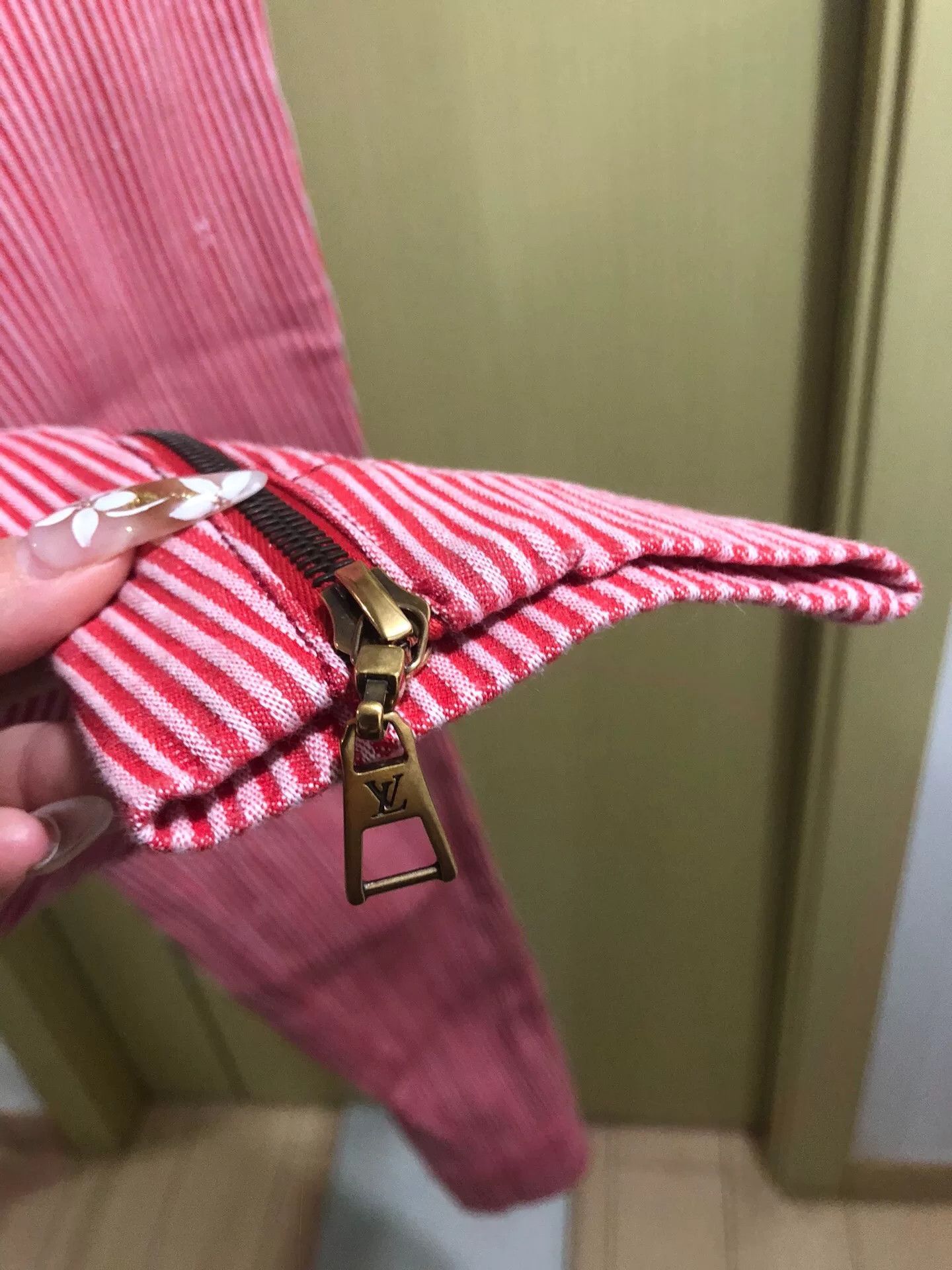 Louis Vuitton Louis Vuitton Red and White Striped Pants Size 40" / US 18 - 3 Thumbnail