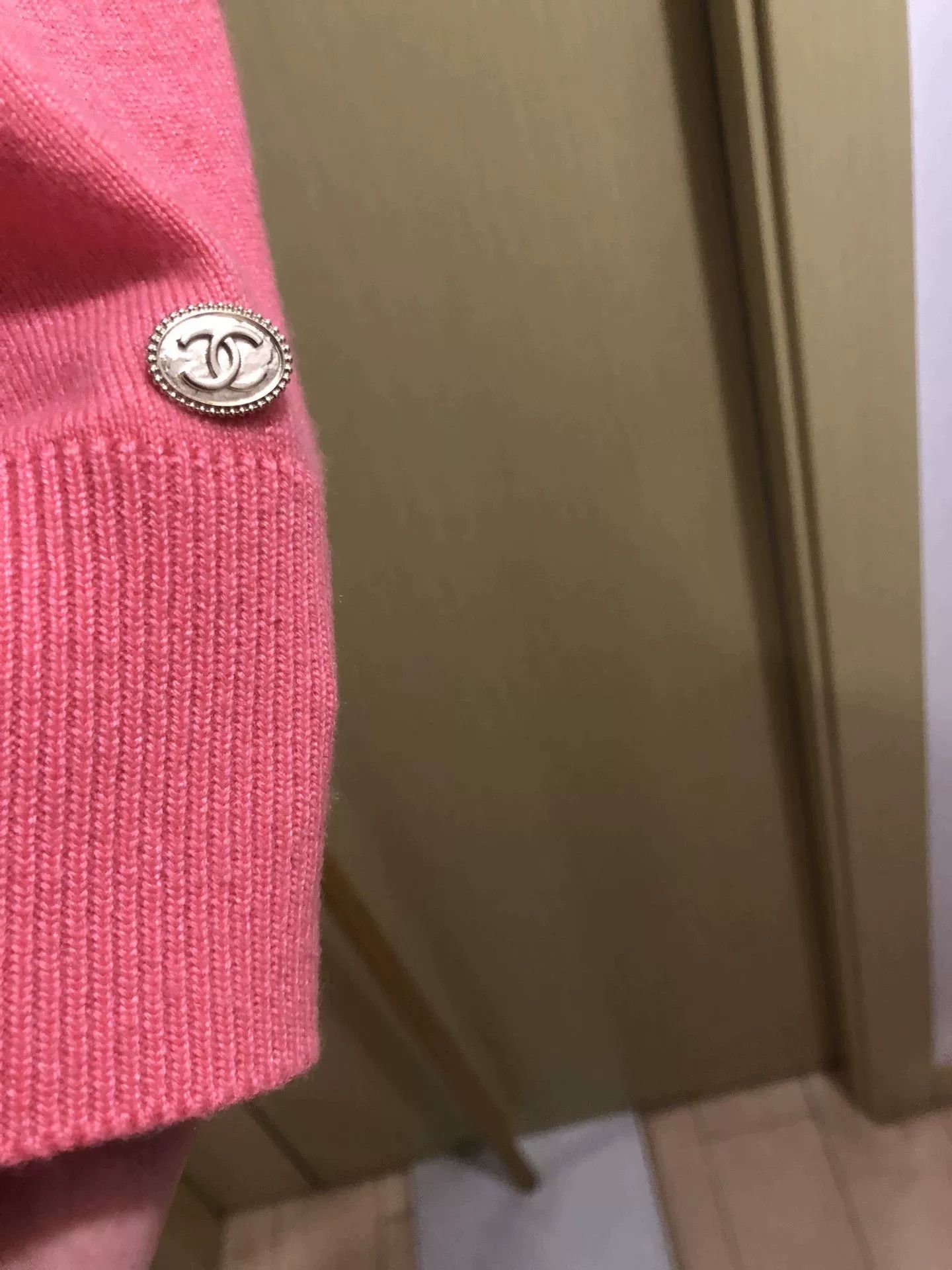 Chanel Chanel Pink Cashmere V-Neck Knit Top Size XS / US 0-2 / IT 36-38 - 2 Thumbnail