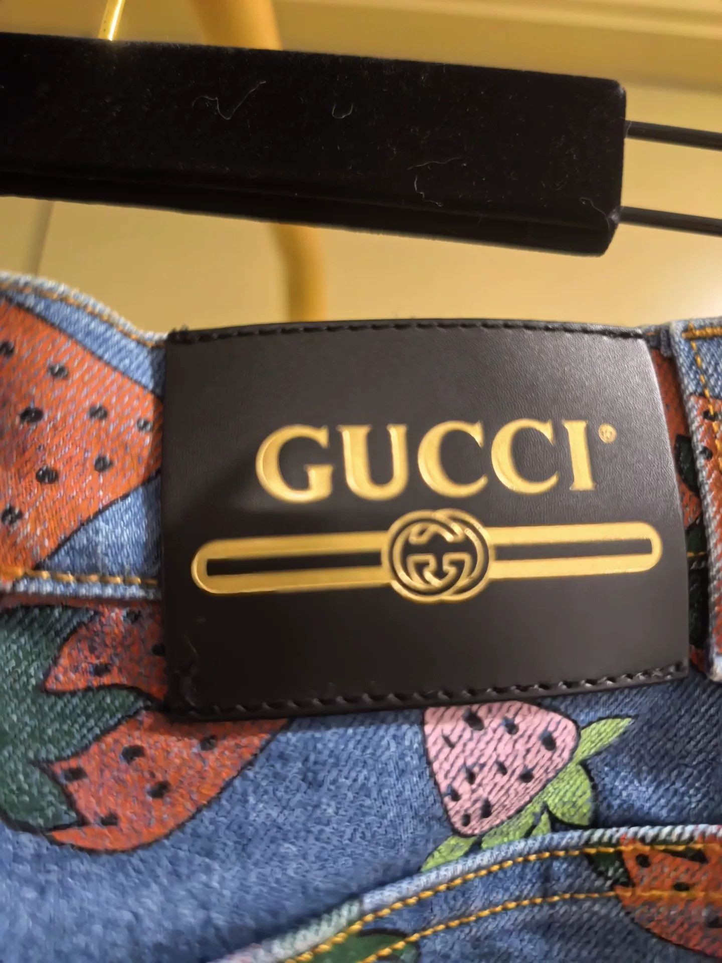 Gucci Gucci Strawberry Print Denim Skirt Size 26" / US 2 / IT 38 - 3 Thumbnail