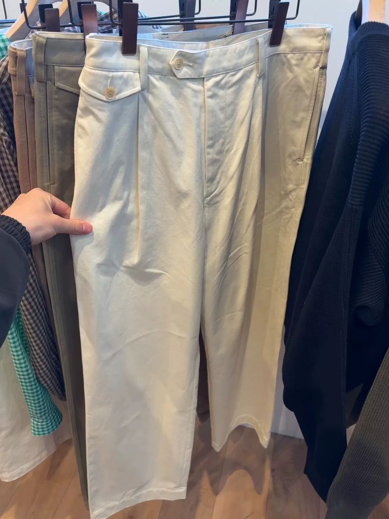 Auralee Versatile Beige Chinos for Every Occasion Size US 26 / EU 42 - 4 Thumbnail