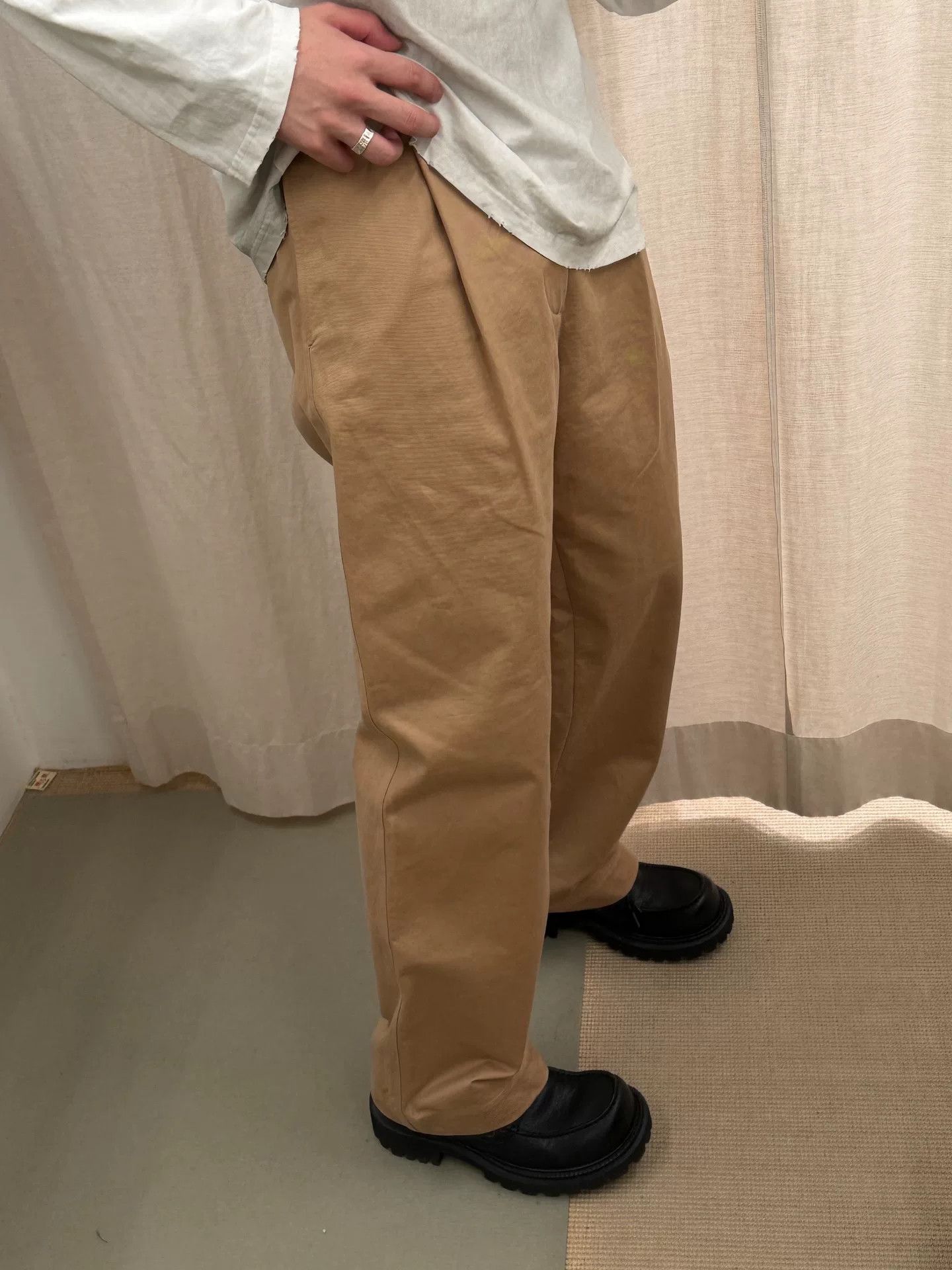 Auralee Versatile Beige Chinos for Every Occasion Size US 26 / EU 42 - 2 Thumbnail