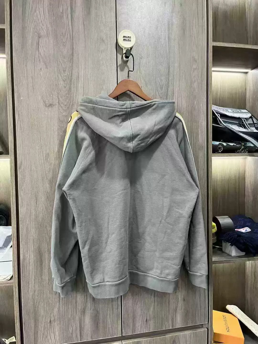 Gucci Gucci Gray Hoodie with Yellow Stripes Size US L / EU 52-54 / 3 - 7 Thumbnail