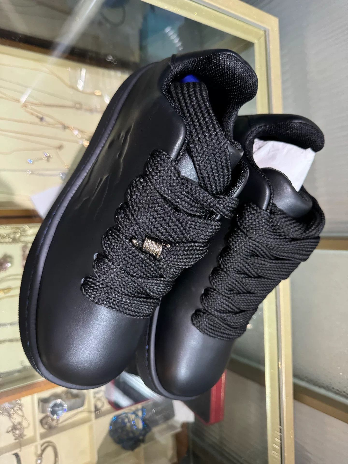 Burberry Burberry Black Low-Top Sneakers for Sale Size US 7 / EU 40 - 2 Thumbnail