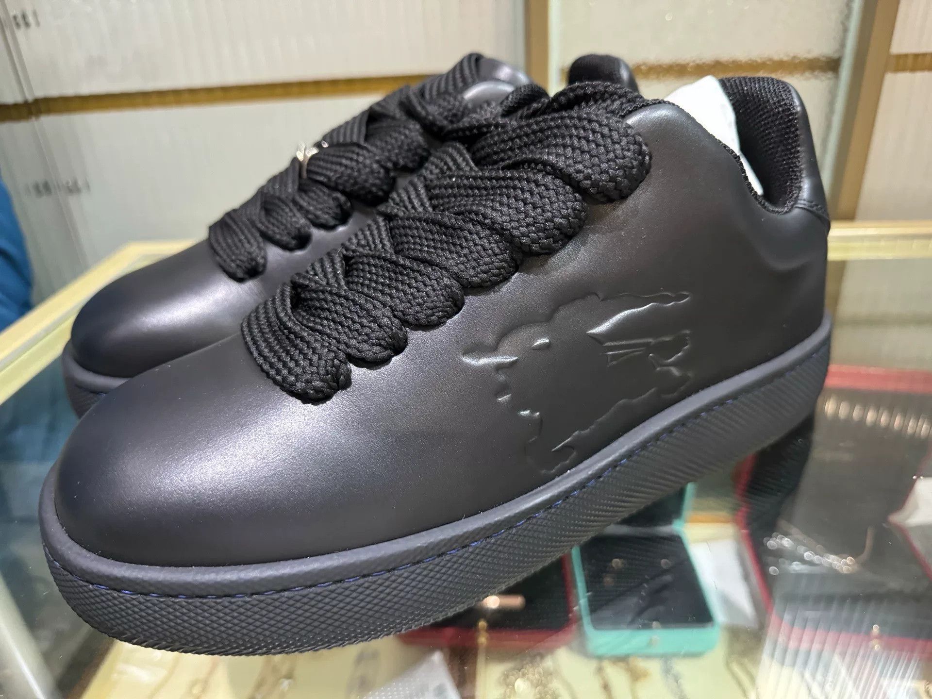 Burberry Burberry Black Low-Top Sneakers for Sale Size US 7 / EU 40 - 3 Thumbnail
