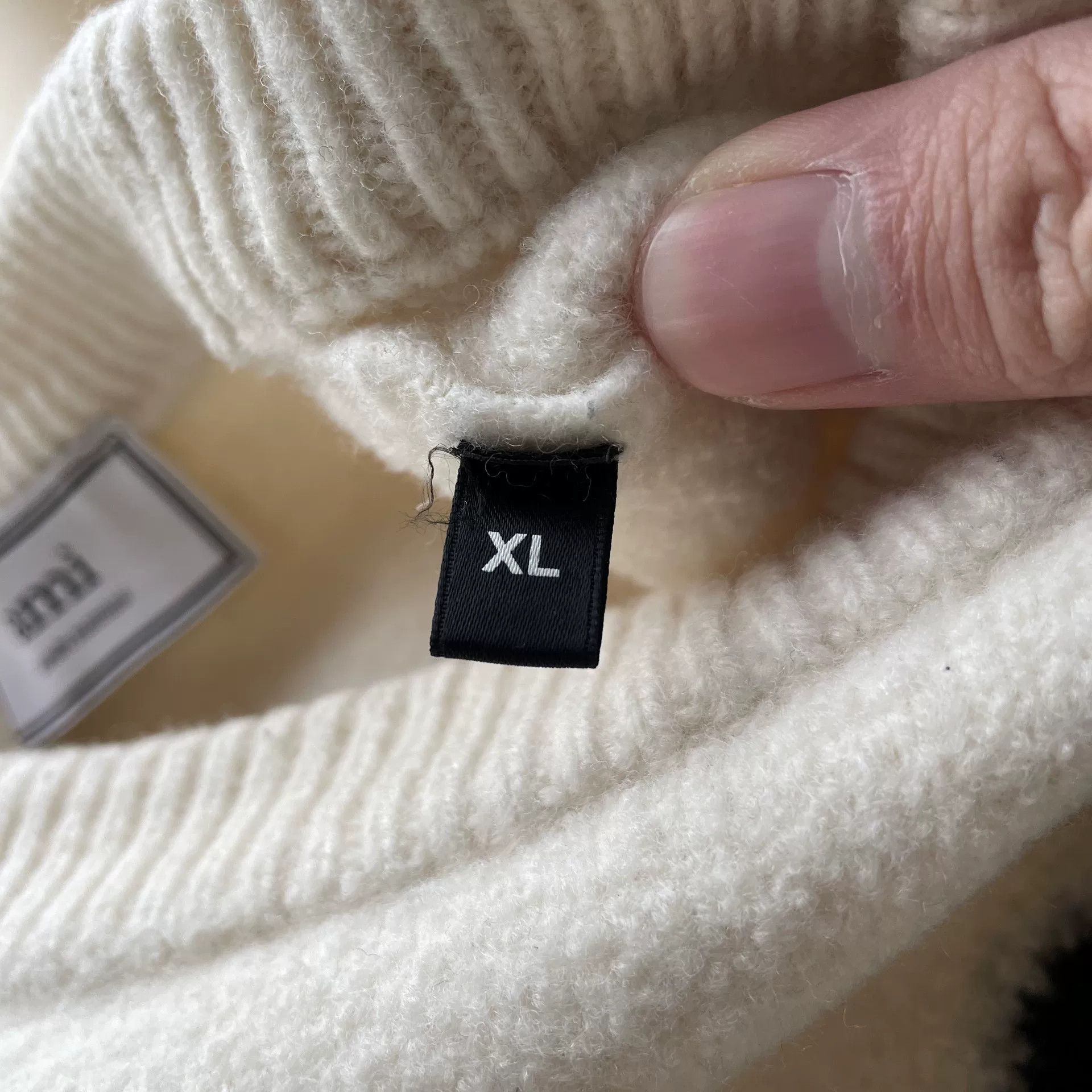 AMI Cream Relaxed Fit Heart Logo Sweater Size XL / US 12-14 / IT 48-50 - 5 Thumbnail