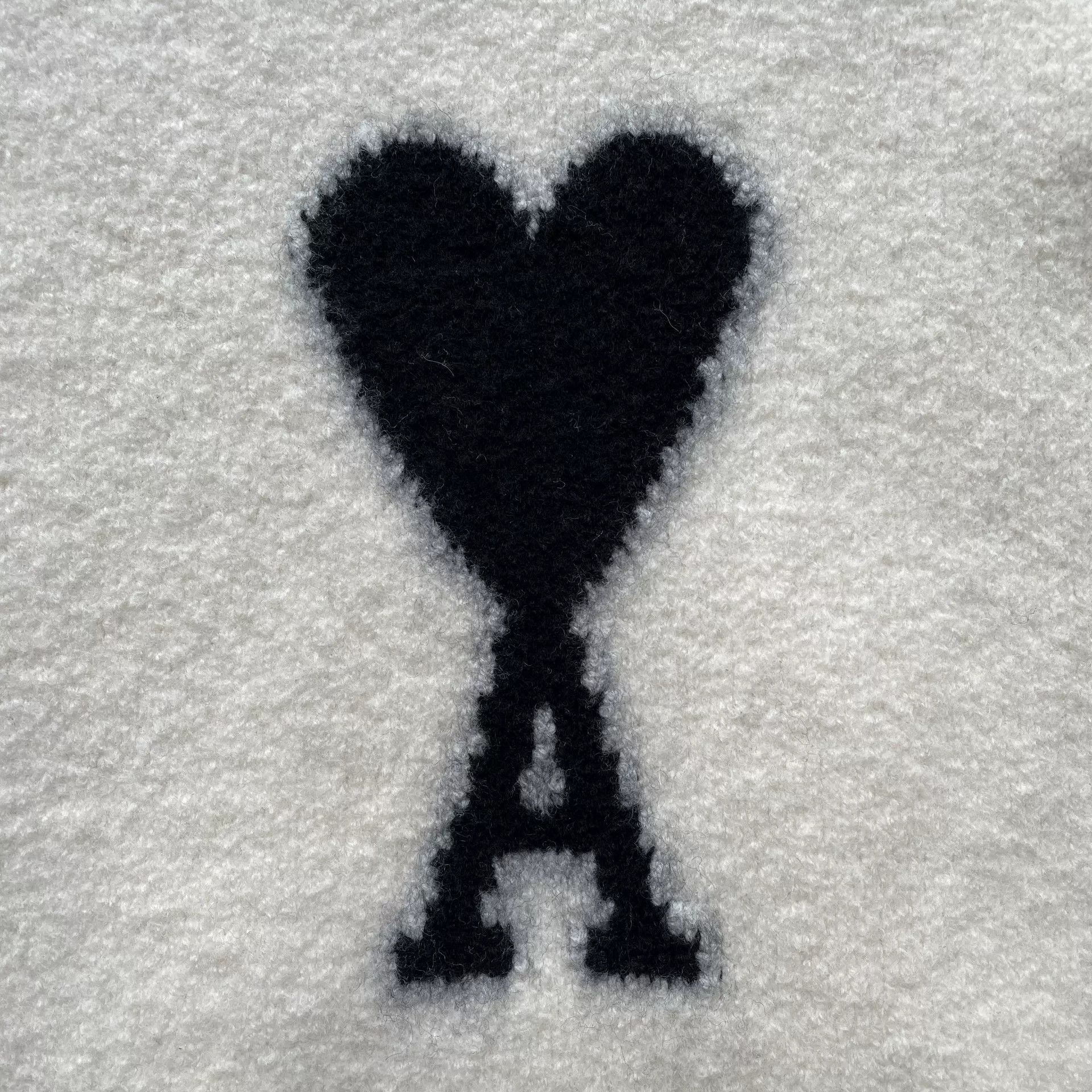 AMI Cream Relaxed Fit Heart Logo Sweater Size XL / US 12-14 / IT 48-50 - 2 Thumbnail