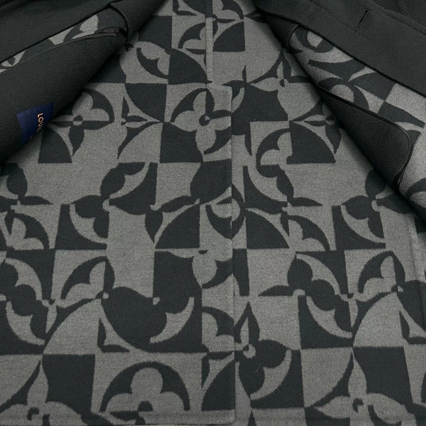 Louis Vuitton Louis Vuitton Black Wool Blend Coat Size US M / EU 48-50 / 2 - 6 Thumbnail
