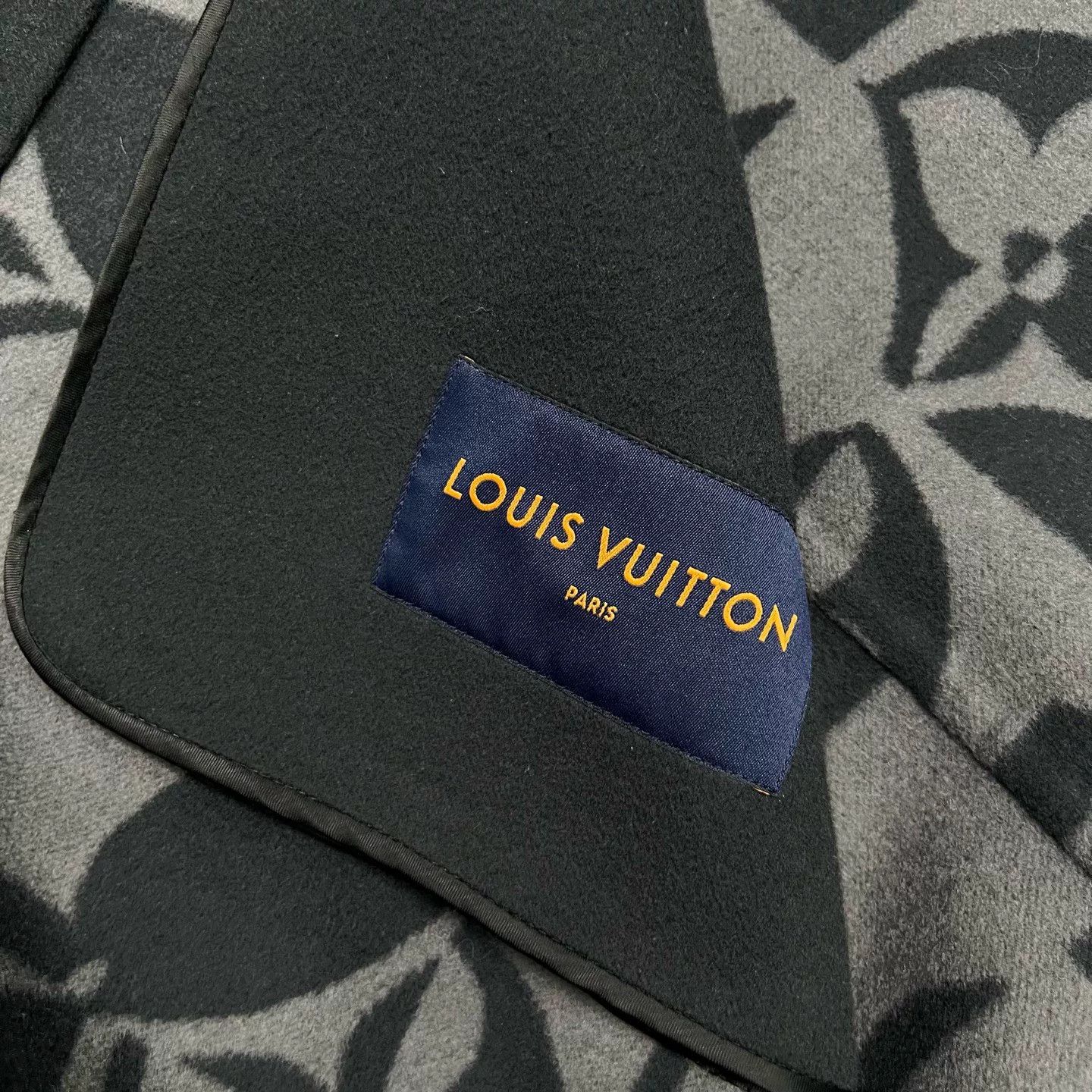 Louis Vuitton Louis Vuitton Black Wool Blend Coat Size US M / EU 48-50 / 2 - 7 Thumbnail