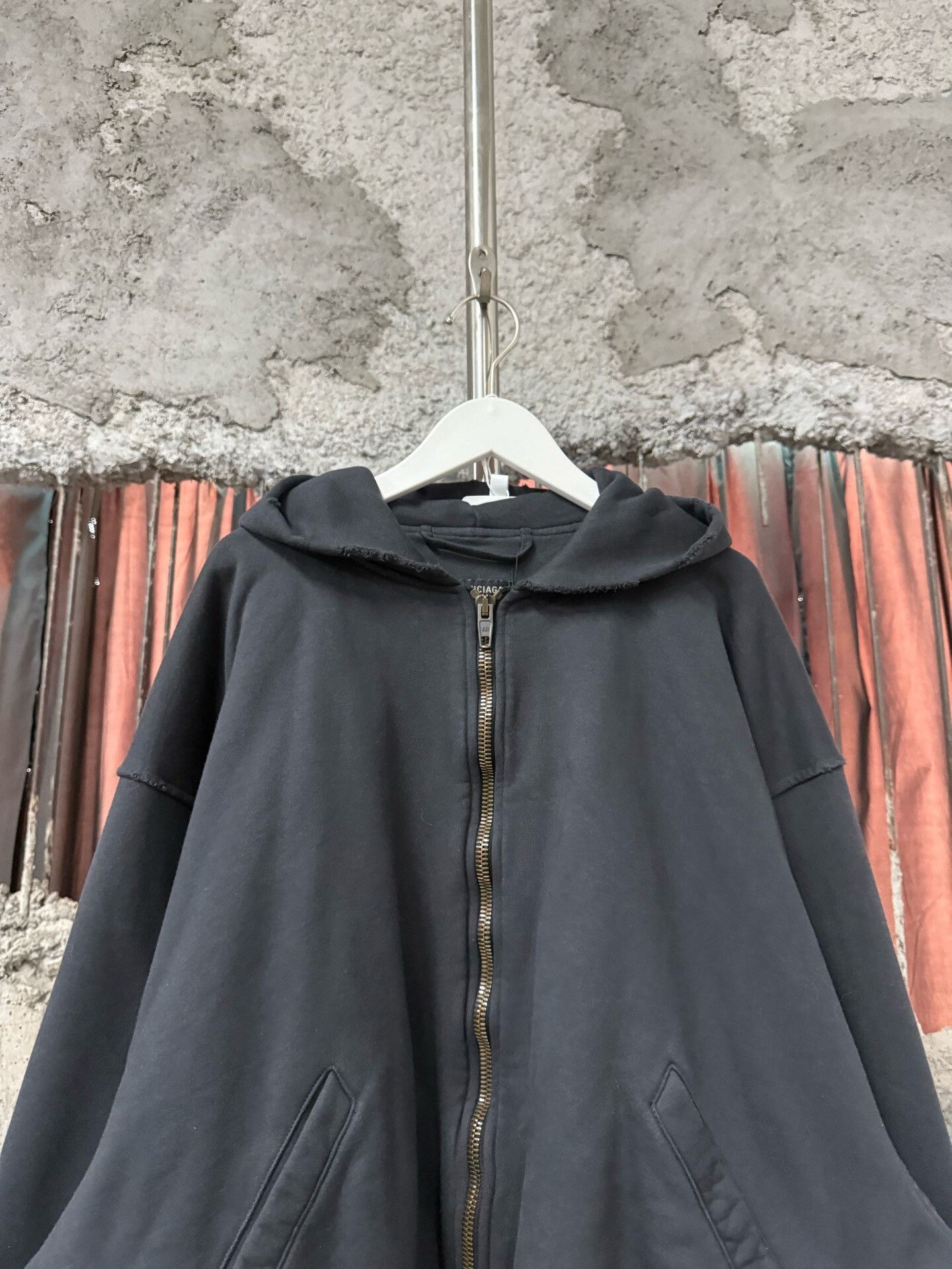 Balenciaga Balenciaga Black Hoodie with Large Text Size US XS / EU 42 / 0 - 4 Thumbnail
