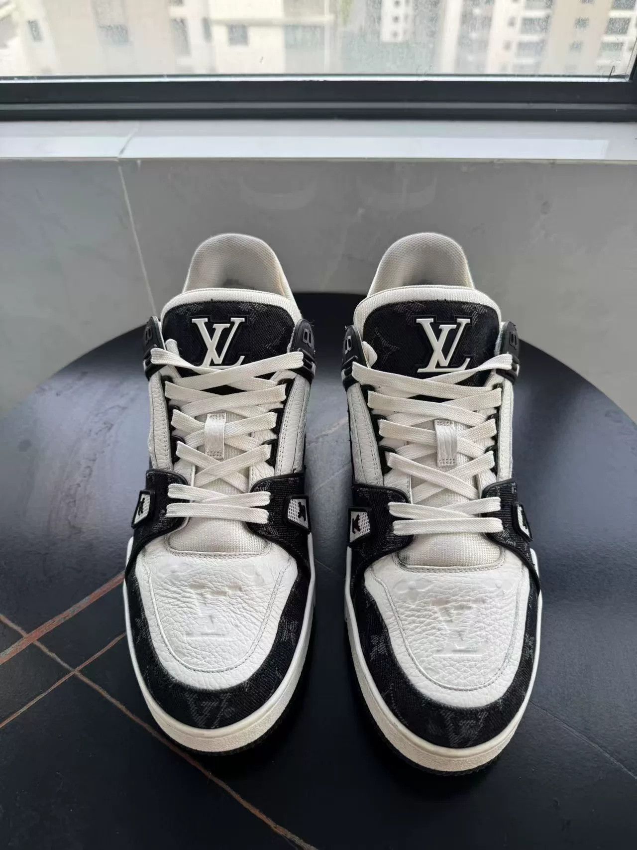 Louis Vuitton Black and White LV Trainer Sneakers Size US 9 / EU 42 - 2 Thumbnail