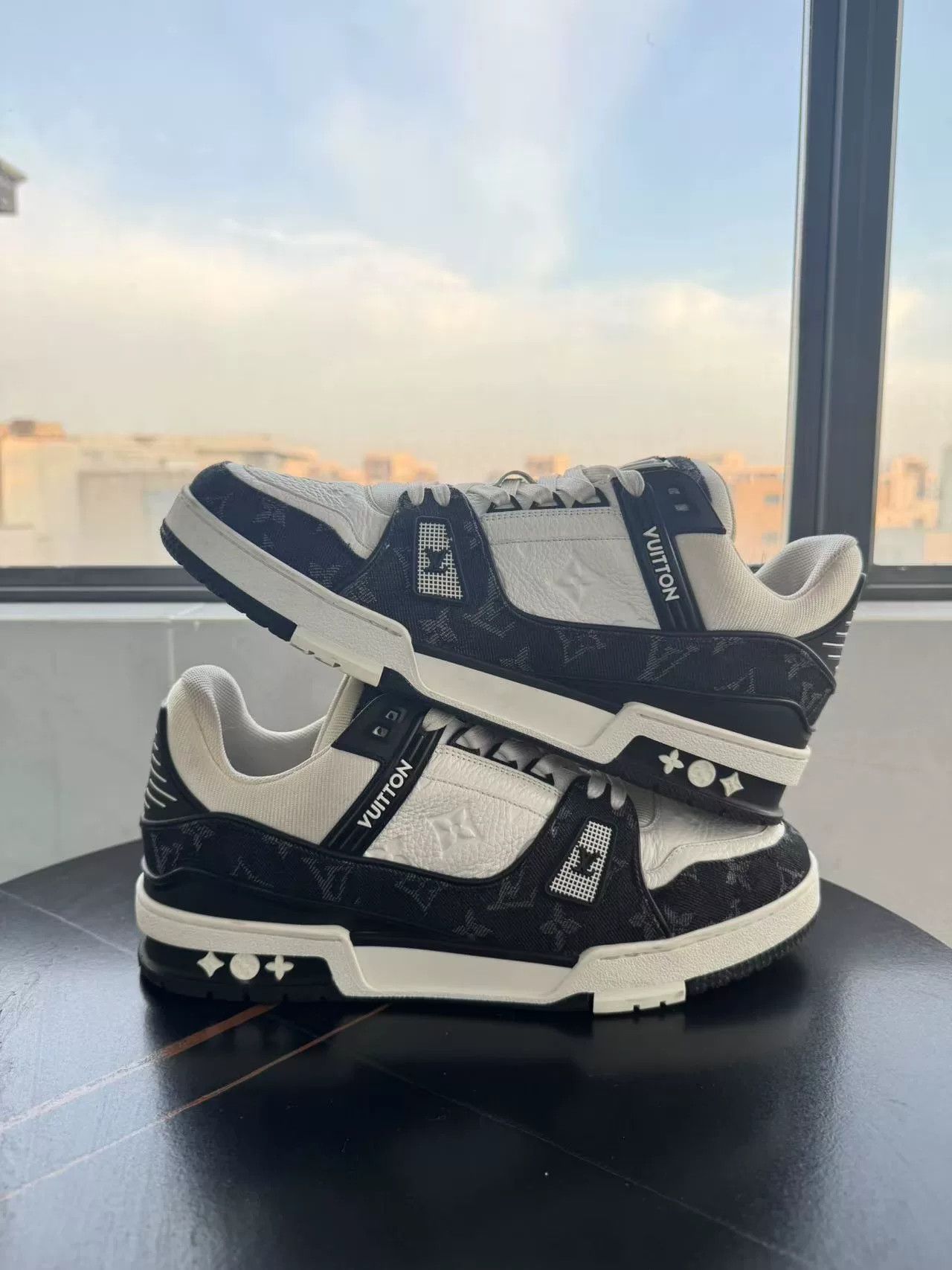 Louis Vuitton Black and White LV Trainer Sneakers Size US 9 / EU 42 - 5 Thumbnail