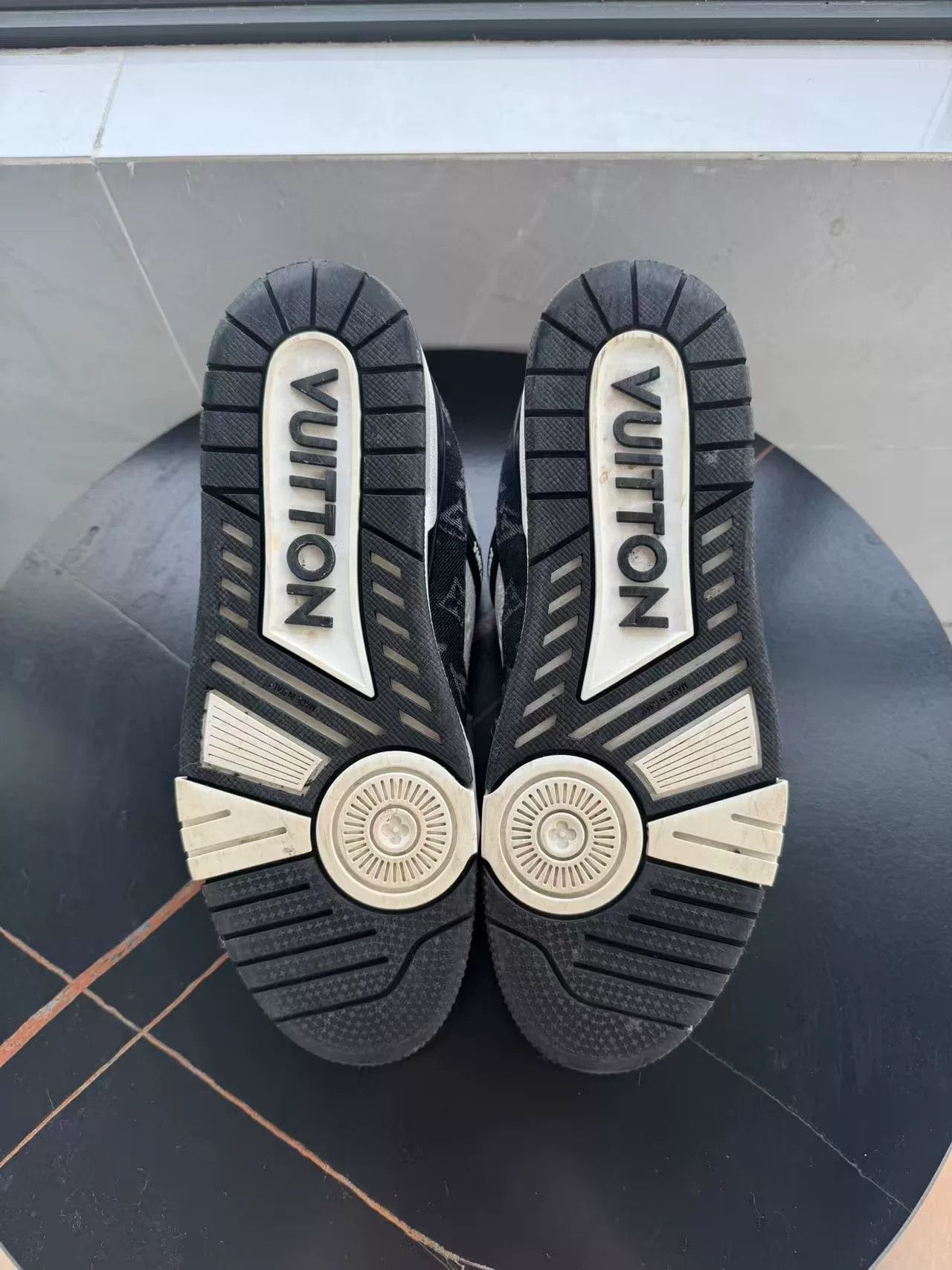 Louis Vuitton Black and White LV Trainer Sneakers Size US 9 / EU 42 - 4 Thumbnail