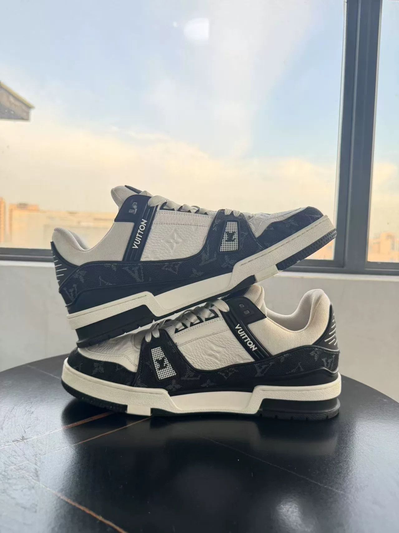 Louis Vuitton Black and White LV Trainer Sneakers Size US 9 / EU 42 - 6 Thumbnail