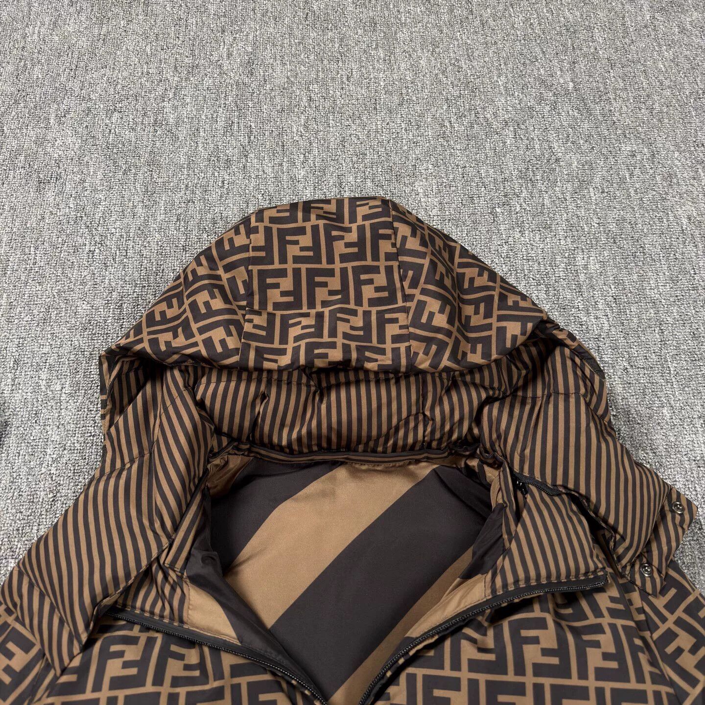 Fendi Fendi Reversible Logo Puffer Jacket Size US M / EU 48-50 / 2 - 3 Thumbnail