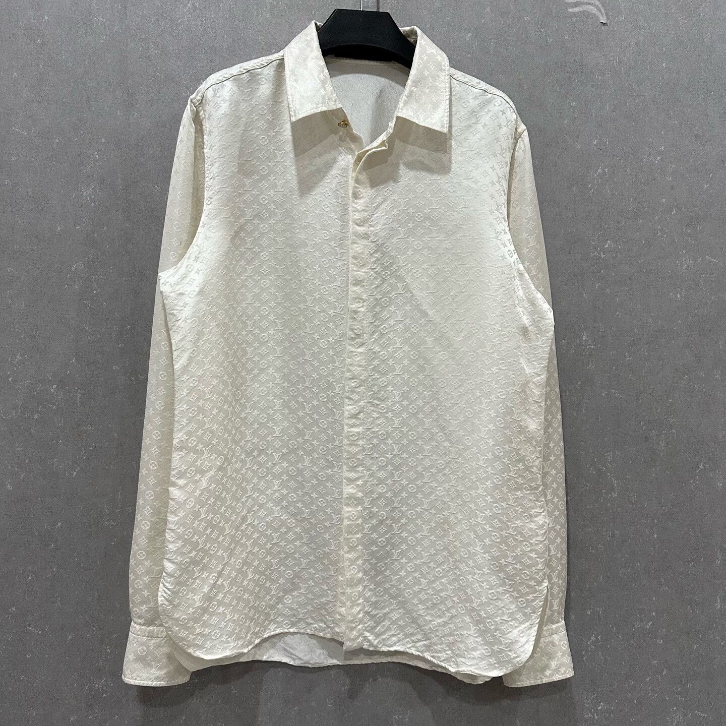 Louis Vuitton Louis Vuitton Silk Logo Pattern Shirt Size US L / EU 52-54 / 3 - 2 Thumbnail