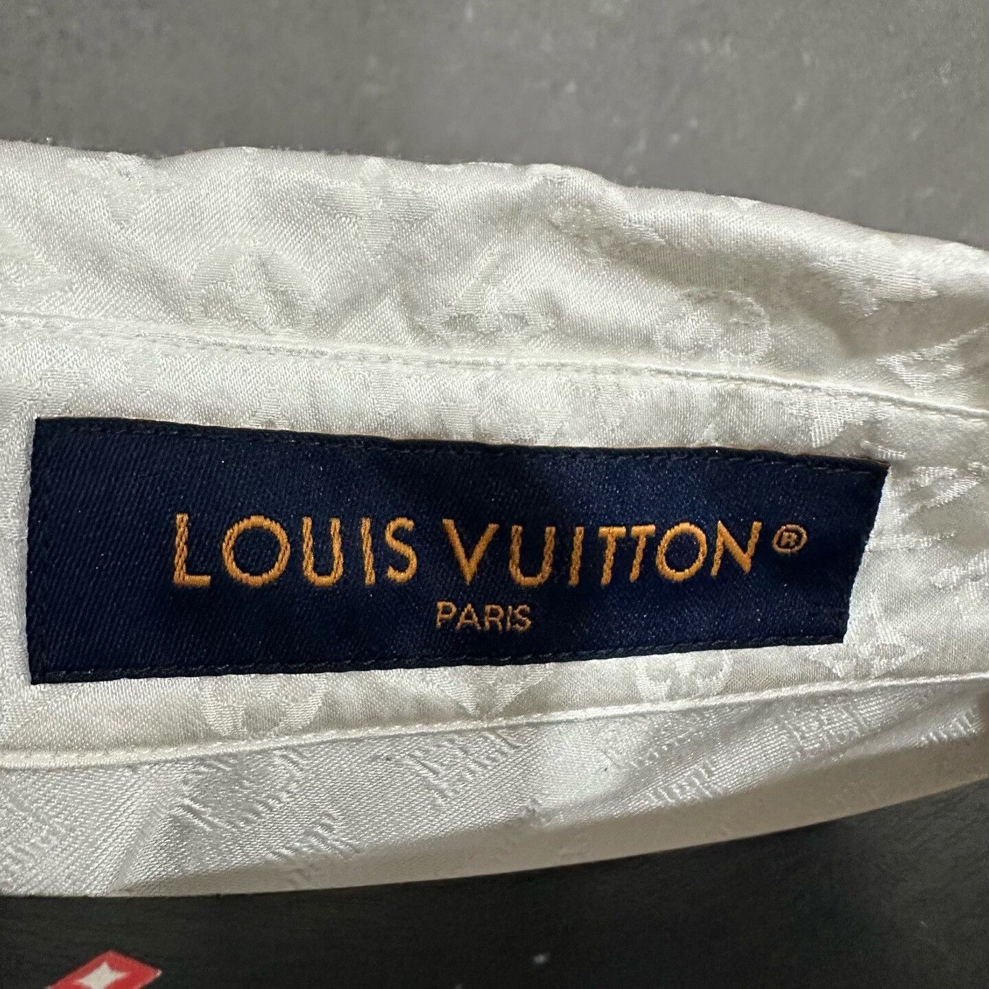 Louis Vuitton Louis Vuitton Silk Logo Pattern Shirt Size US L / EU 52-54 / 3 - 6 Thumbnail