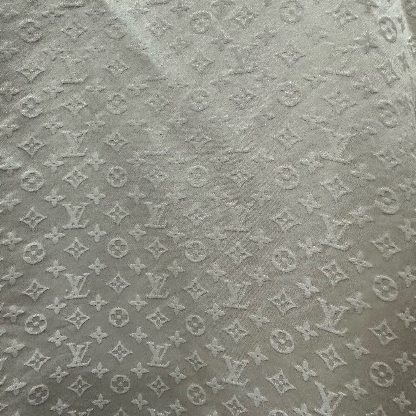 Louis Vuitton Louis Vuitton Silk Logo Pattern Shirt Size US L / EU 52-54 / 3 - 4 Thumbnail