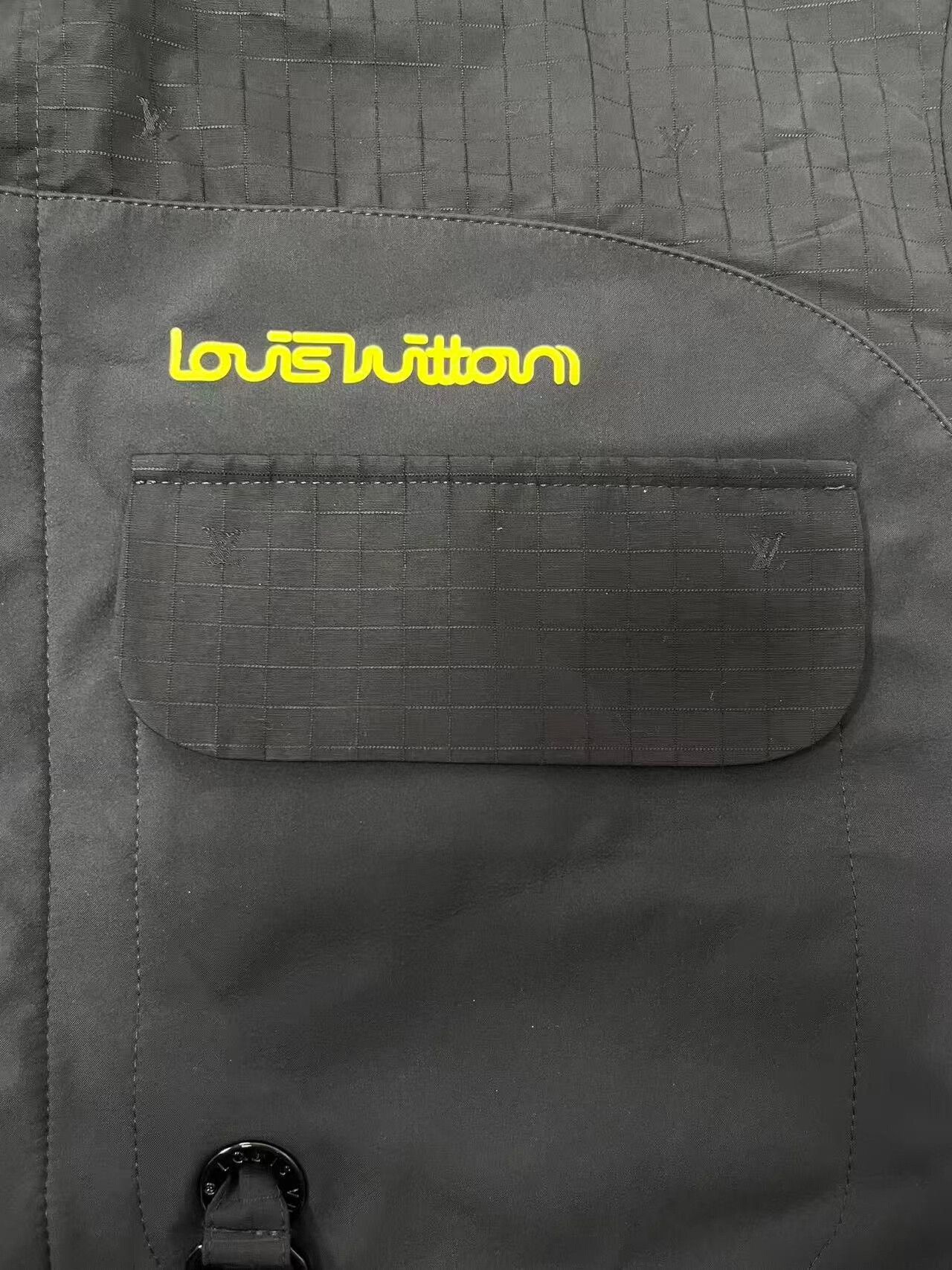 Louis Vuitton LOUIS VUITTON Removable Sleeve Black Shirt Size US M / EU 48-50 / 2 - 3 Thumbnail