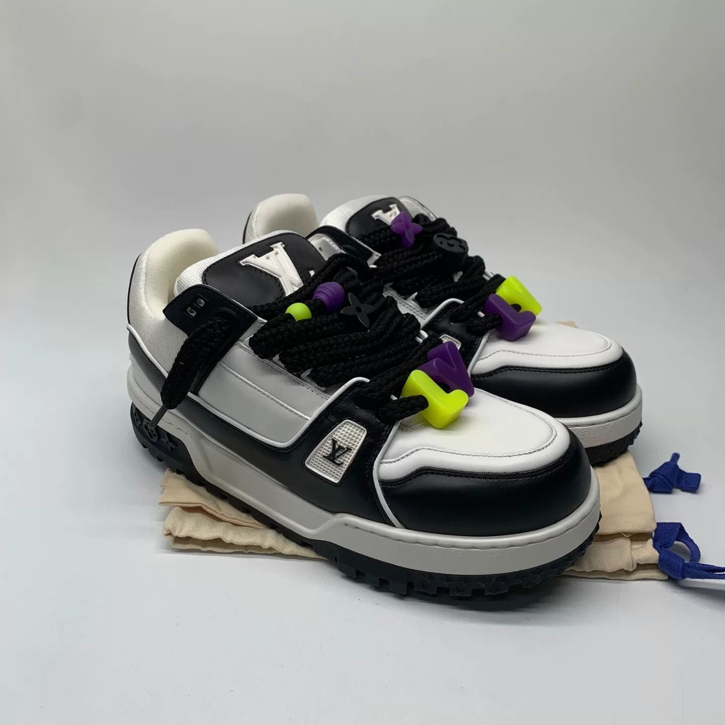 Louis Vuitton Louis Vuitton Trainer Black White Sneakers Size US 8.5 / EU 41-42 - 2 Thumbnail