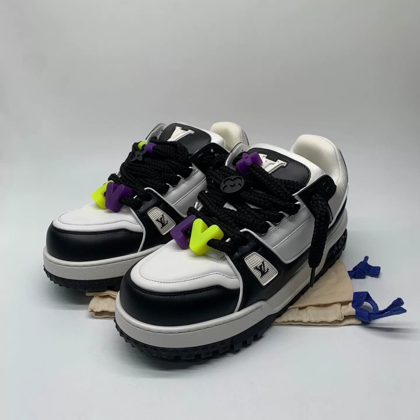 Louis Vuitton Louis Vuitton Trainer Black White Sneakers Size US 8.5 / EU 41-42 - 3 Thumbnail