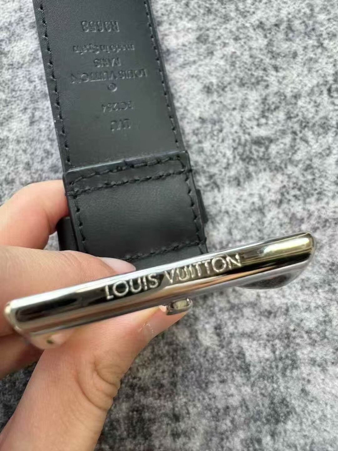 Louis Vuitton Louis Vuitton Black Metallic Logo Belt Size ONE SIZE - 6 Thumbnail