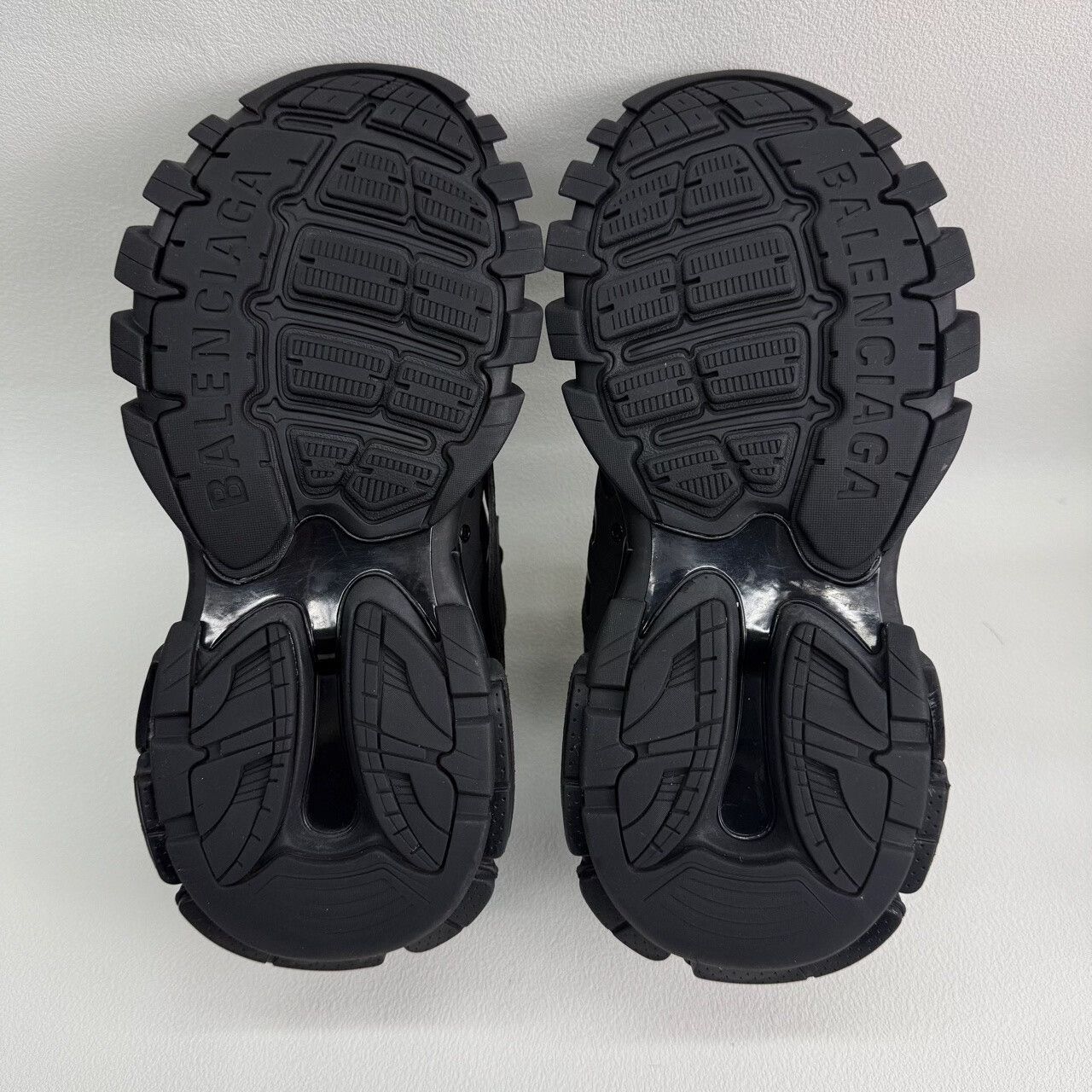 Balenciaga Balenciaga Black Track 1.0 Sneakers Size US 8 / EU 41 - 7 Thumbnail