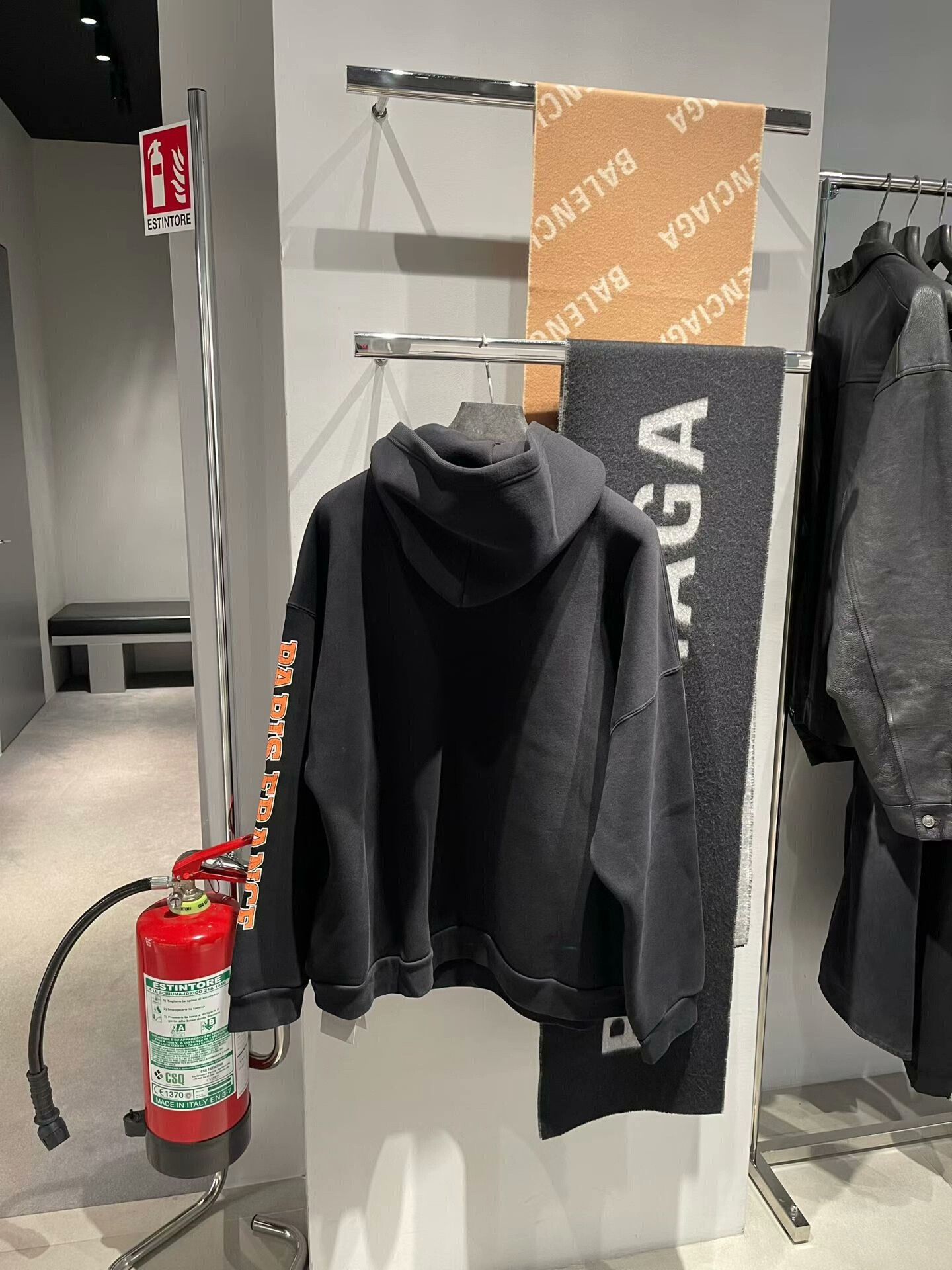 Balenciaga Balenciaga Black Hoodie with Orange Logo Size US XS / EU 42 / 0 - 3 Thumbnail
