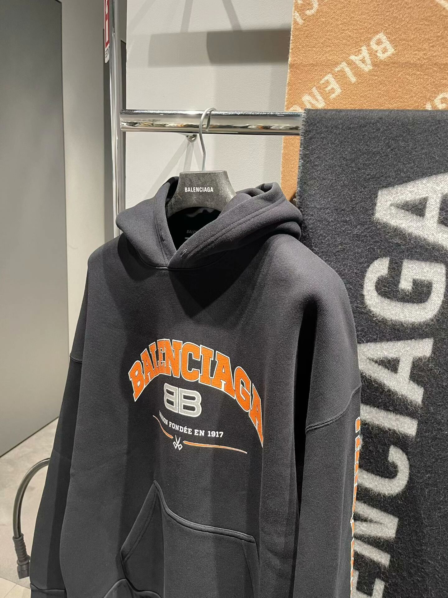 Balenciaga Balenciaga Black Hoodie with Orange Logo Size US XS / EU 42 / 0 - 2 Thumbnail