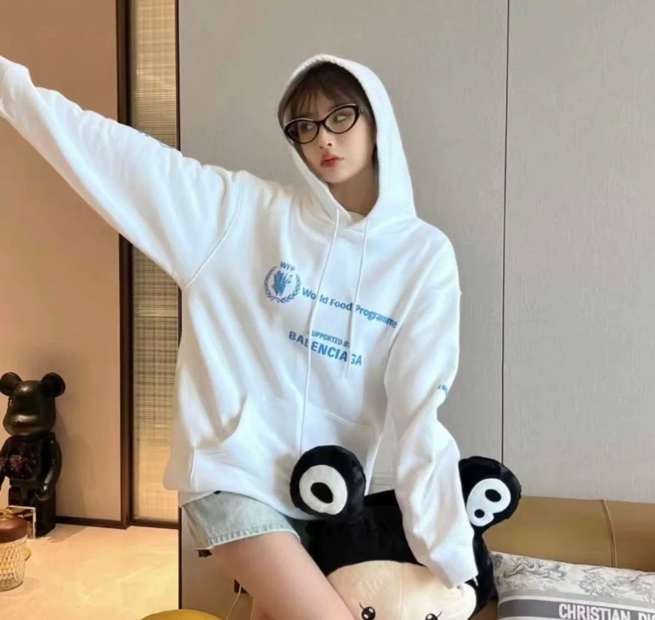 Balenciaga Balenciaga White Logo Hoodie Sweatshirt Size US XS / EU 42 / 0 - 3 Thumbnail