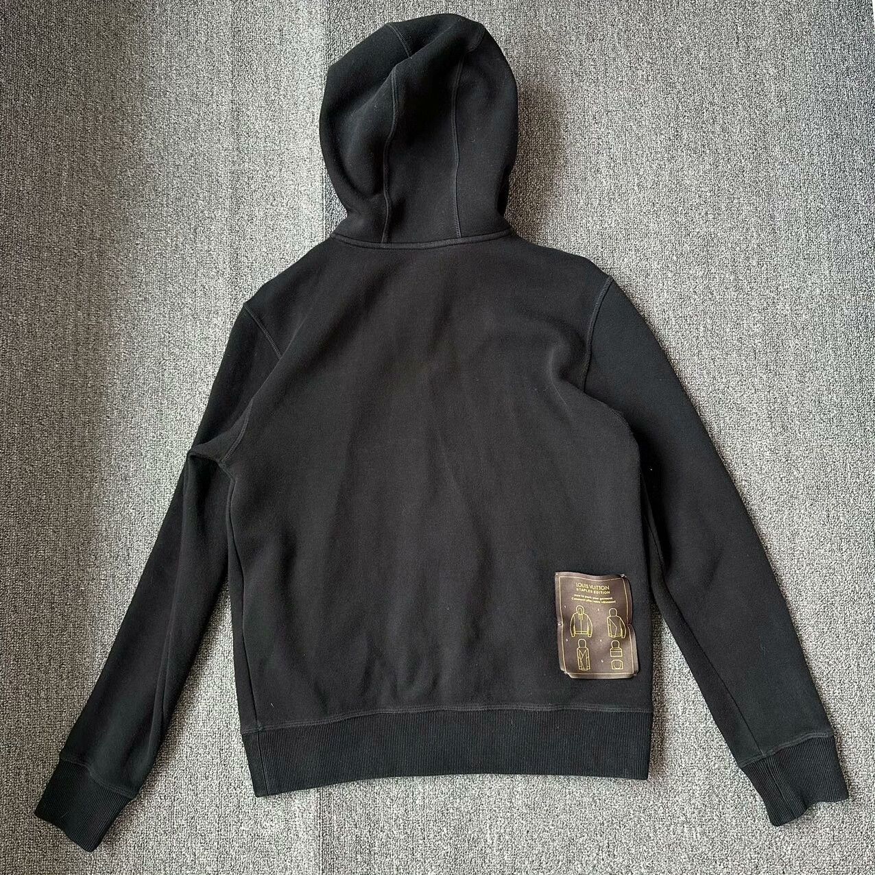 Louis Vuitton Louis Vuitton Black Hooded Jacket with Pin Size US S / EU 44-46 / 1 - 2 Thumbnail