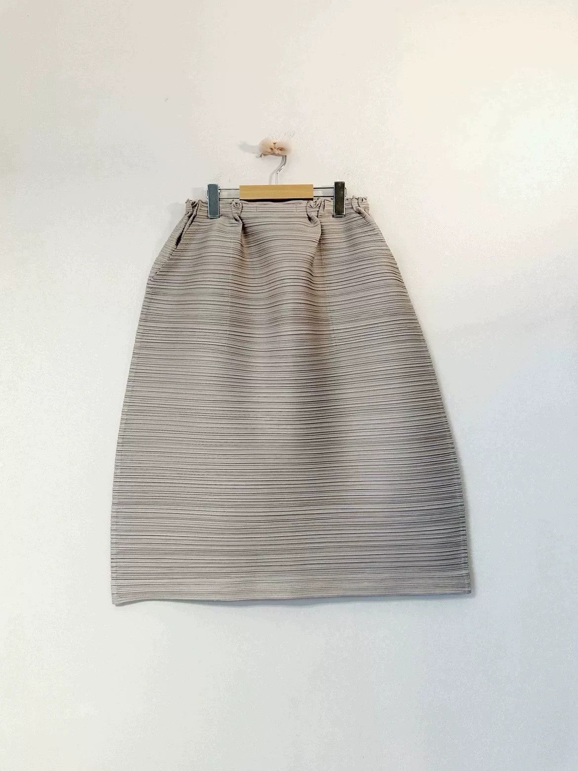 Issey Miyake Issey Miyake Pleated Skirt in Beige Size 25" / US 0 / IT 36 - 2 Thumbnail
