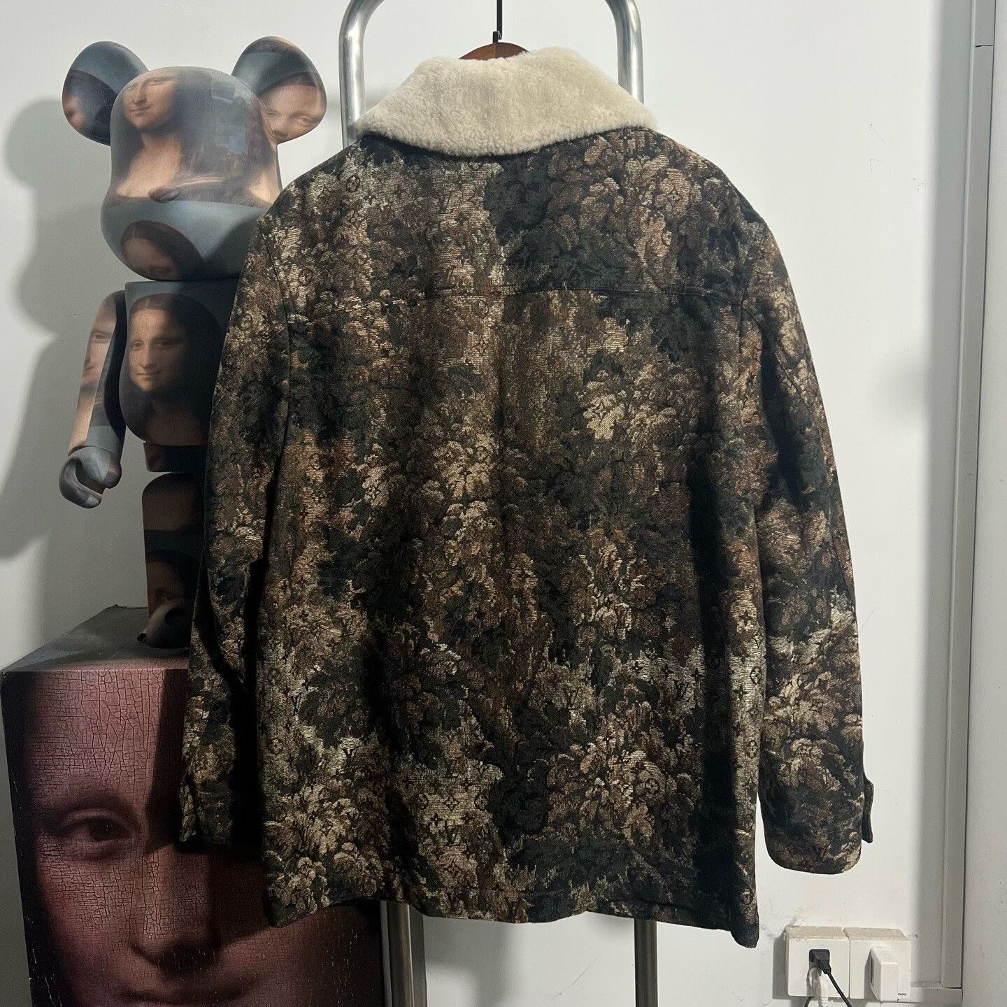 Louis Vuitton Louis Vuitton Floral Pattern Jacket with Fur Collar Size US M / EU 48-50 / 2 - 2 Thumbnail