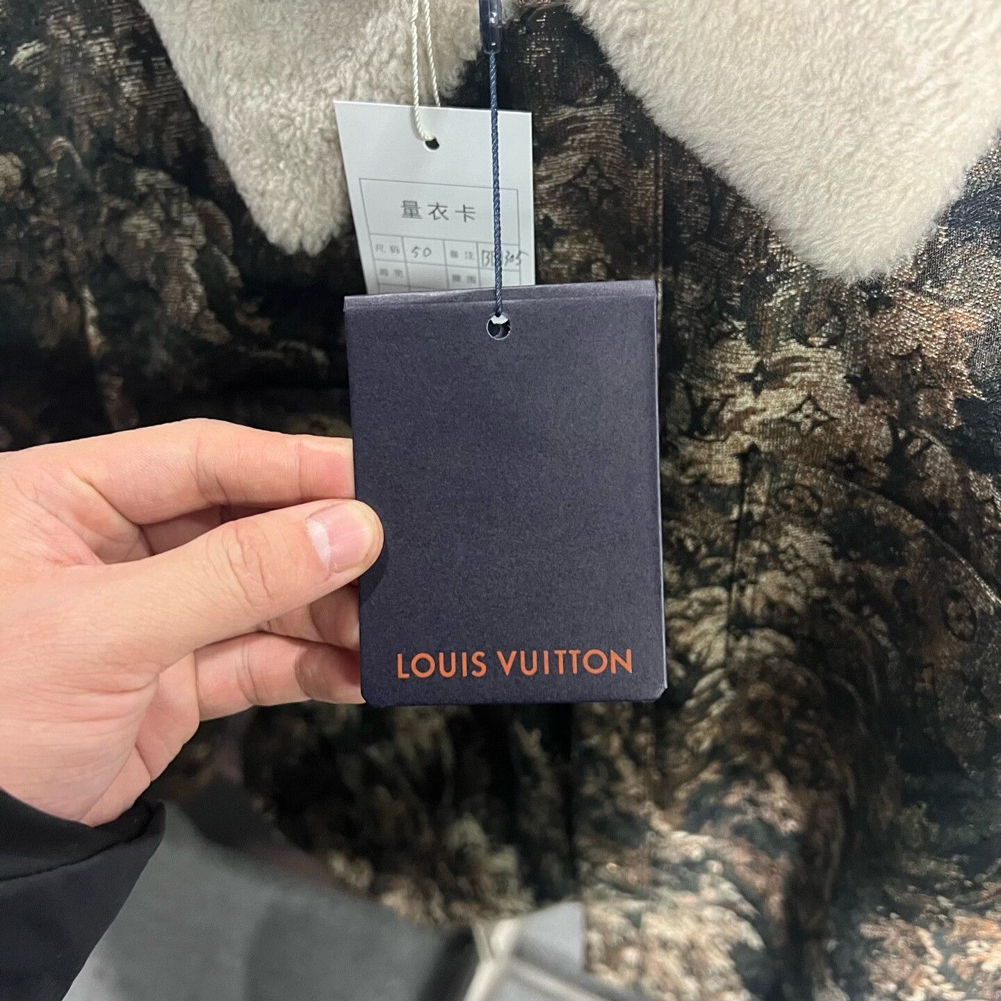Louis Vuitton Louis Vuitton Floral Pattern Jacket with Fur Collar Size US M / EU 48-50 / 2 - 5 Thumbnail