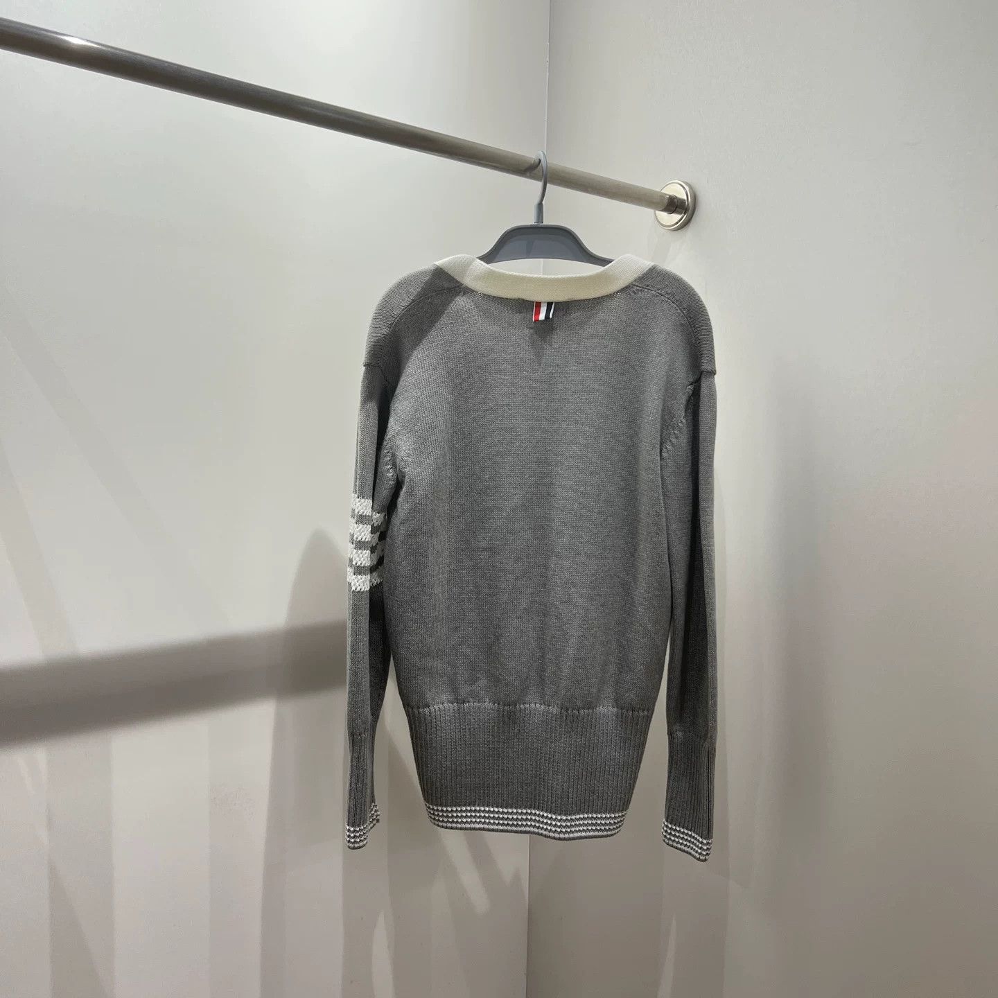 Thom Browne Thom Brown Gray V-Neck Long Sleeve Cardigan Size US XS / EU 42 / 0 - 2 Thumbnail