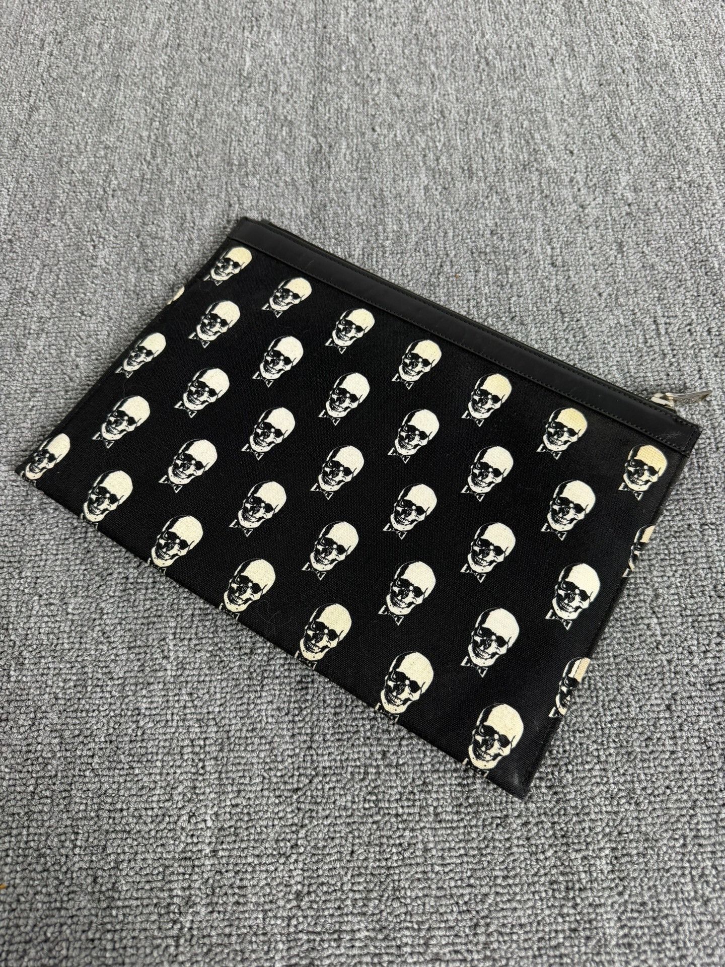 Saint Laurent Paris Saint Laurent Skull Print Clutch Bag Size ONE SIZE - 2 Thumbnail