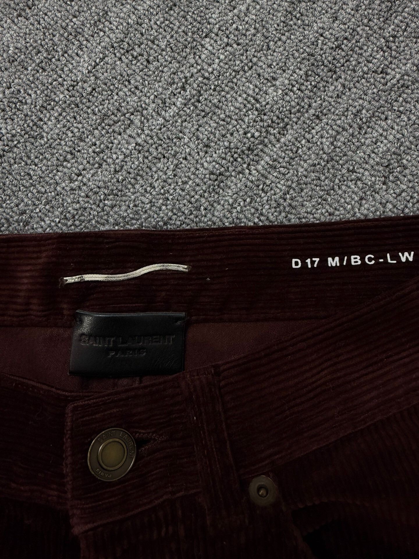Saint Laurent Paris Saint Laurent Burgundy Corduroy Flared Jeans Size 28" / US 6 / IT 42 - 3 Thumbnail