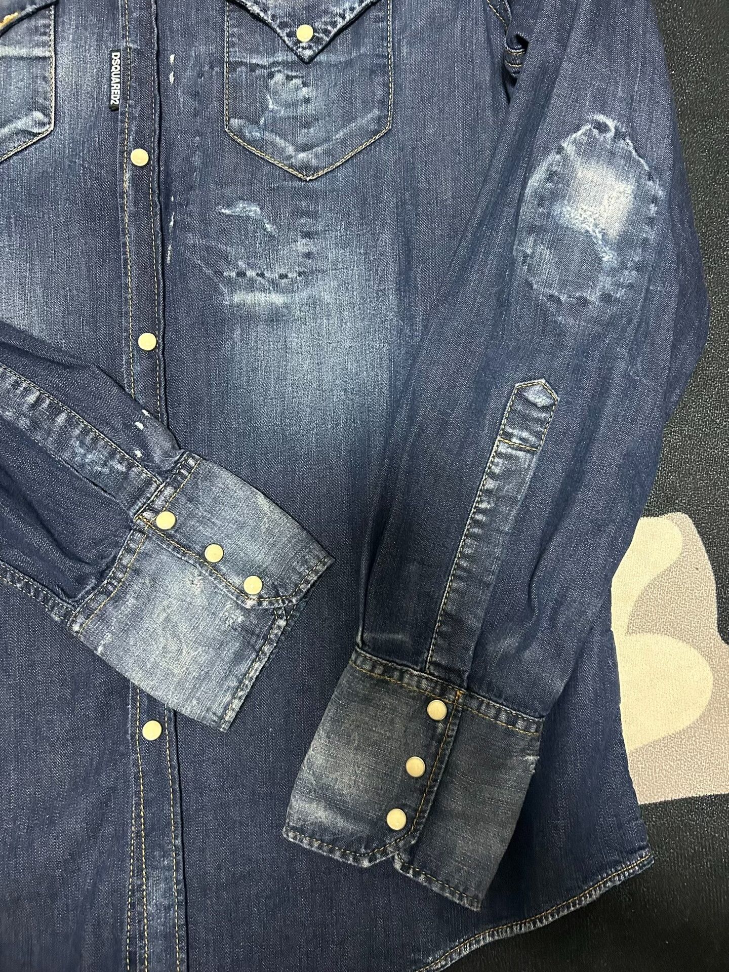 Dsquared2 dsquared2 Men's Denim Shirt with Unique Details Size US L / EU 52-54 / 3 - 4 Thumbnail