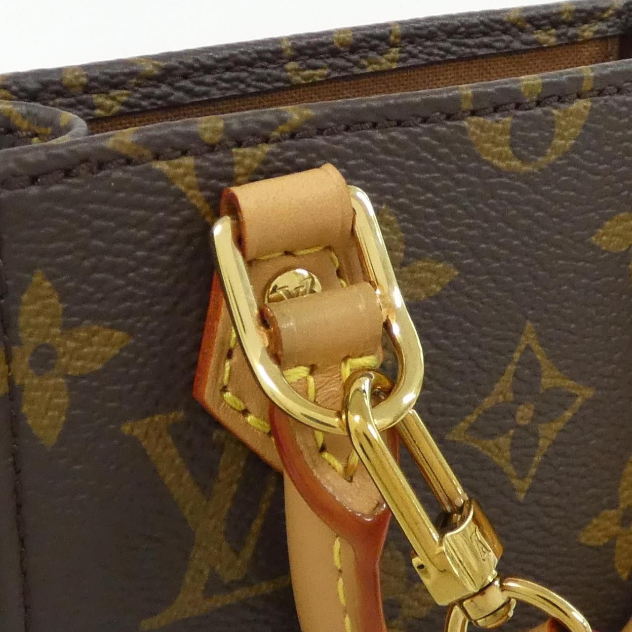 Louis Vuitton Louis Vuitton Louis Vuitton Petit Sac Plat Monogram Coated Canvas Bag Textile Crossbody Bag M81295 DUTY FREE for USA Size ONE SIZE - 3 Thumbnail