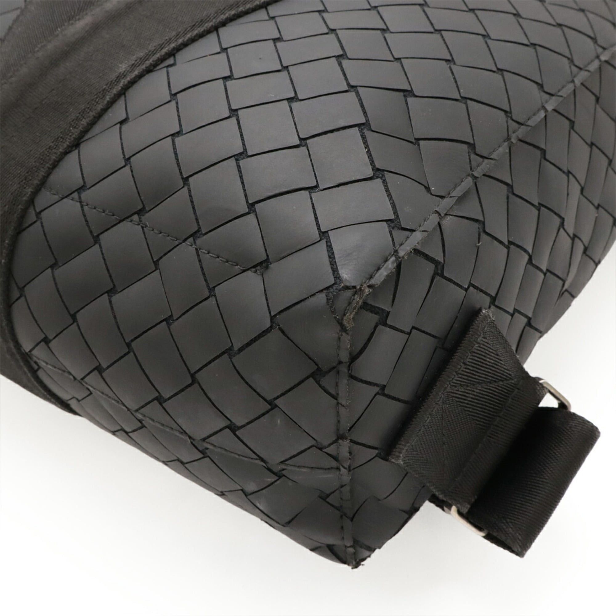 Bottega Veneta Intrecciato New Rubber Backpack Black Bottega Veneta // Black Cassette Intrecciato Leather Fold  main image 2