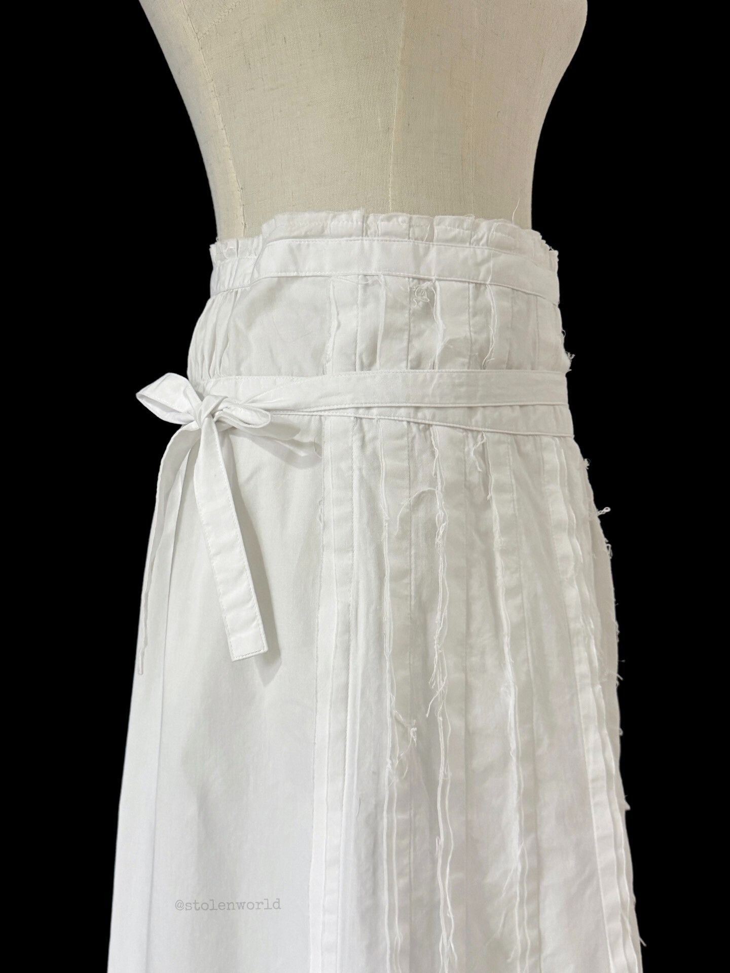 Comme des Garcons White Pleated Wrap Skirt by Comme des Garçons Size 26" / US 2 / IT 38 - 8 Thumbnail