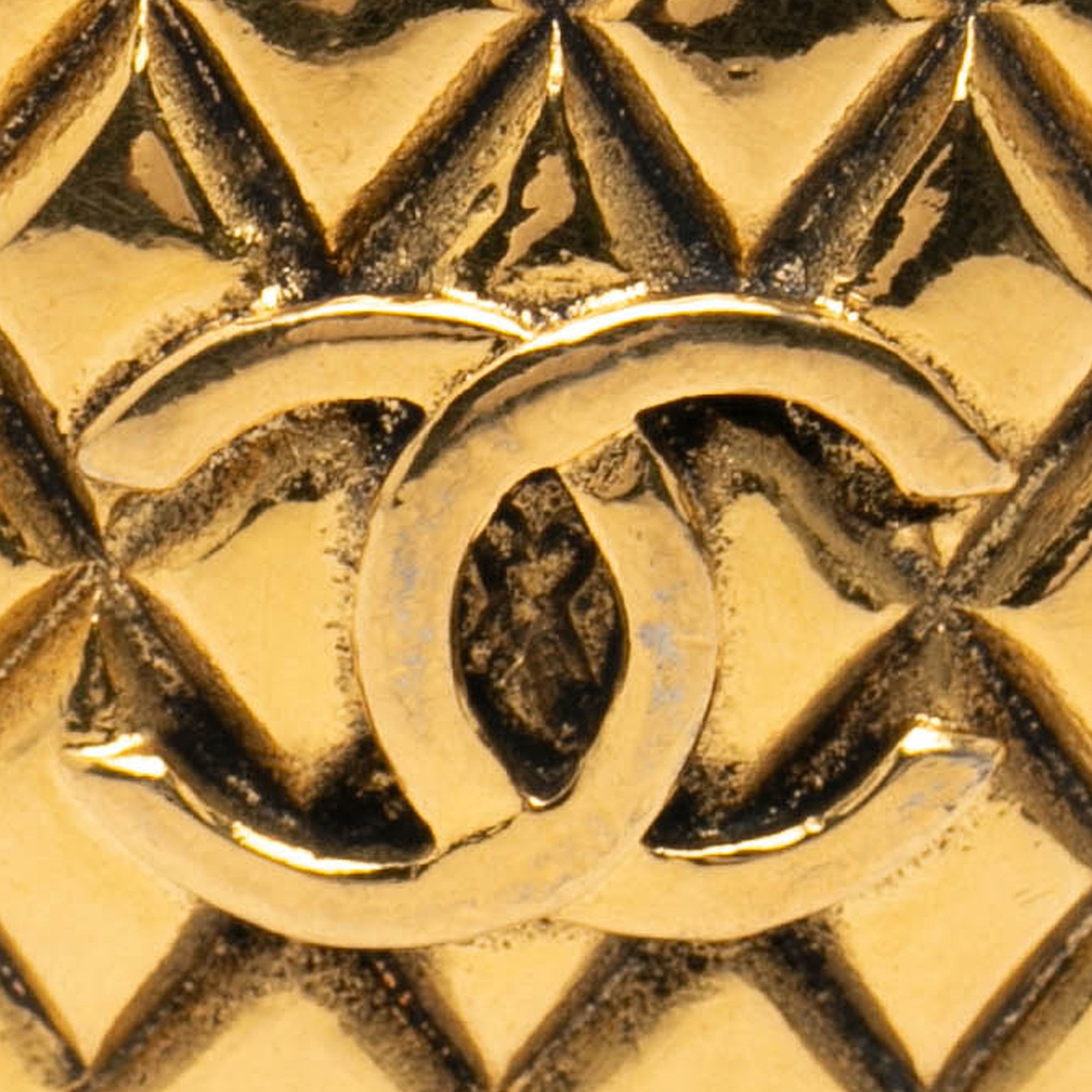Chanel Chanel CC Gold Plated Quilted Round Brooch Size ONE SIZE - 3 Thumbnail