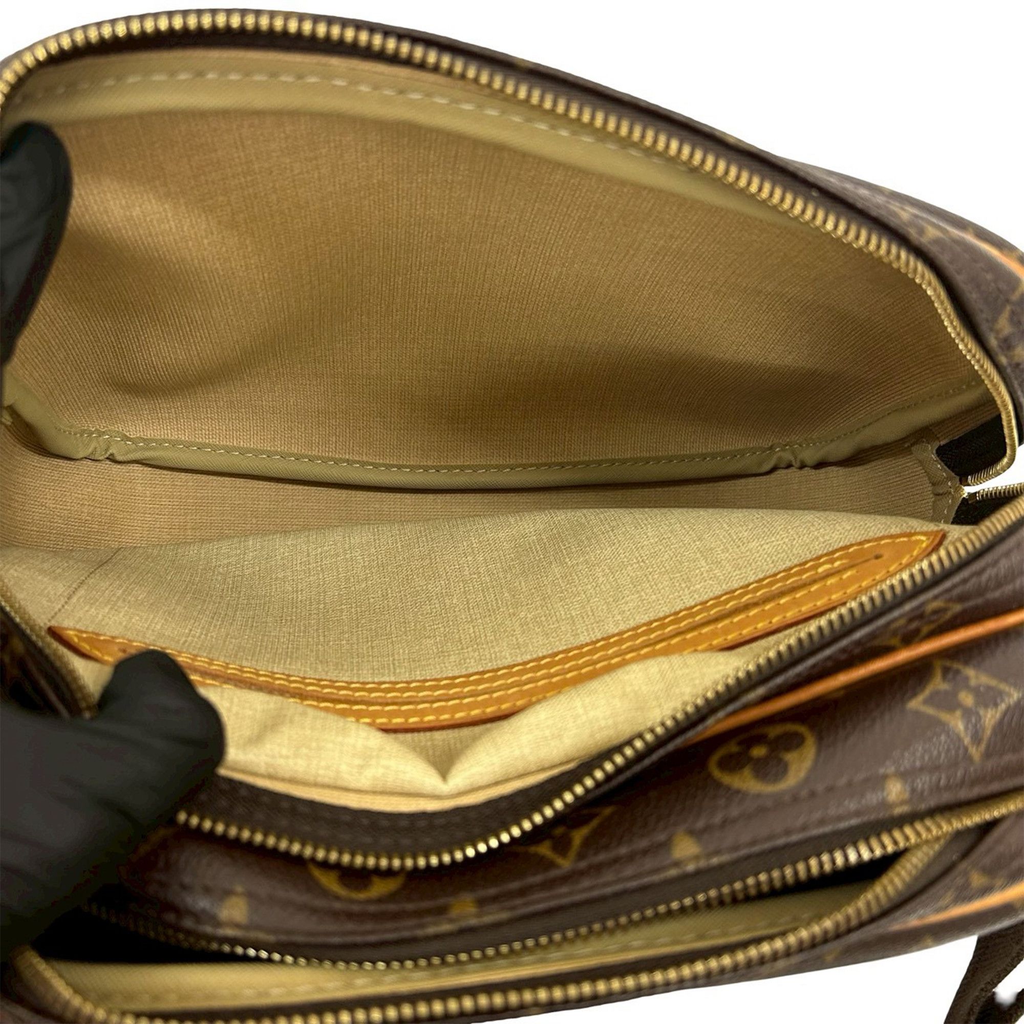 Louis Vuitton Louis Vuitton Monogram Reporter PM Size ONE SIZE - 4 Thumbnail