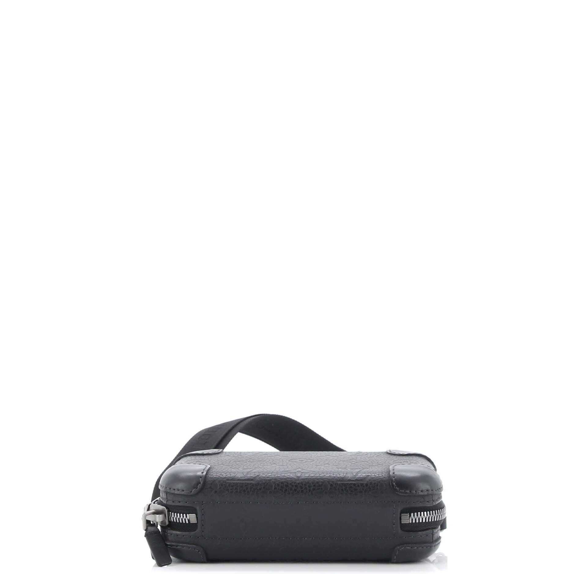 Louis Vuitton Horizon Clutch Size ONE SIZE - 4 Thumbnail
