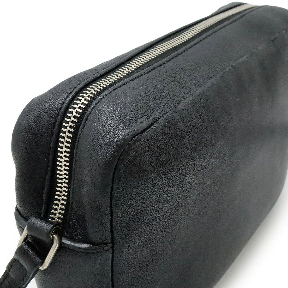 Yves Saint Laurent Yves Saint Laurent Saint Laurent Camera Bag Leather Shoulder Bag Leather Shoulder Bag 470299 DUTY FREE for USA Size ONE SIZE - 7 Thumbnail