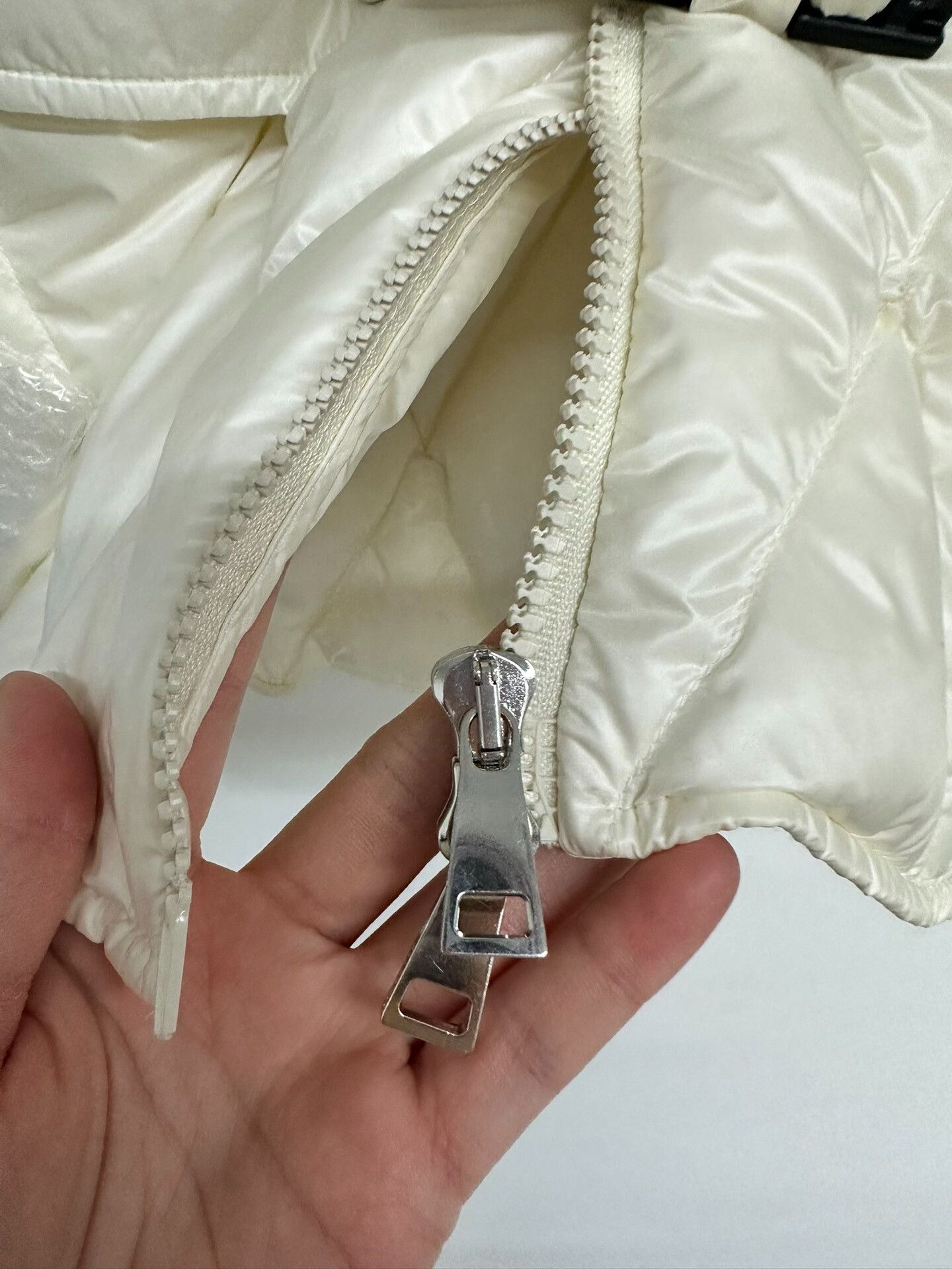 Moncler Moncler Women's Down Jacket Size M / US 6-8 / IT 42-44 - 6 Thumbnail