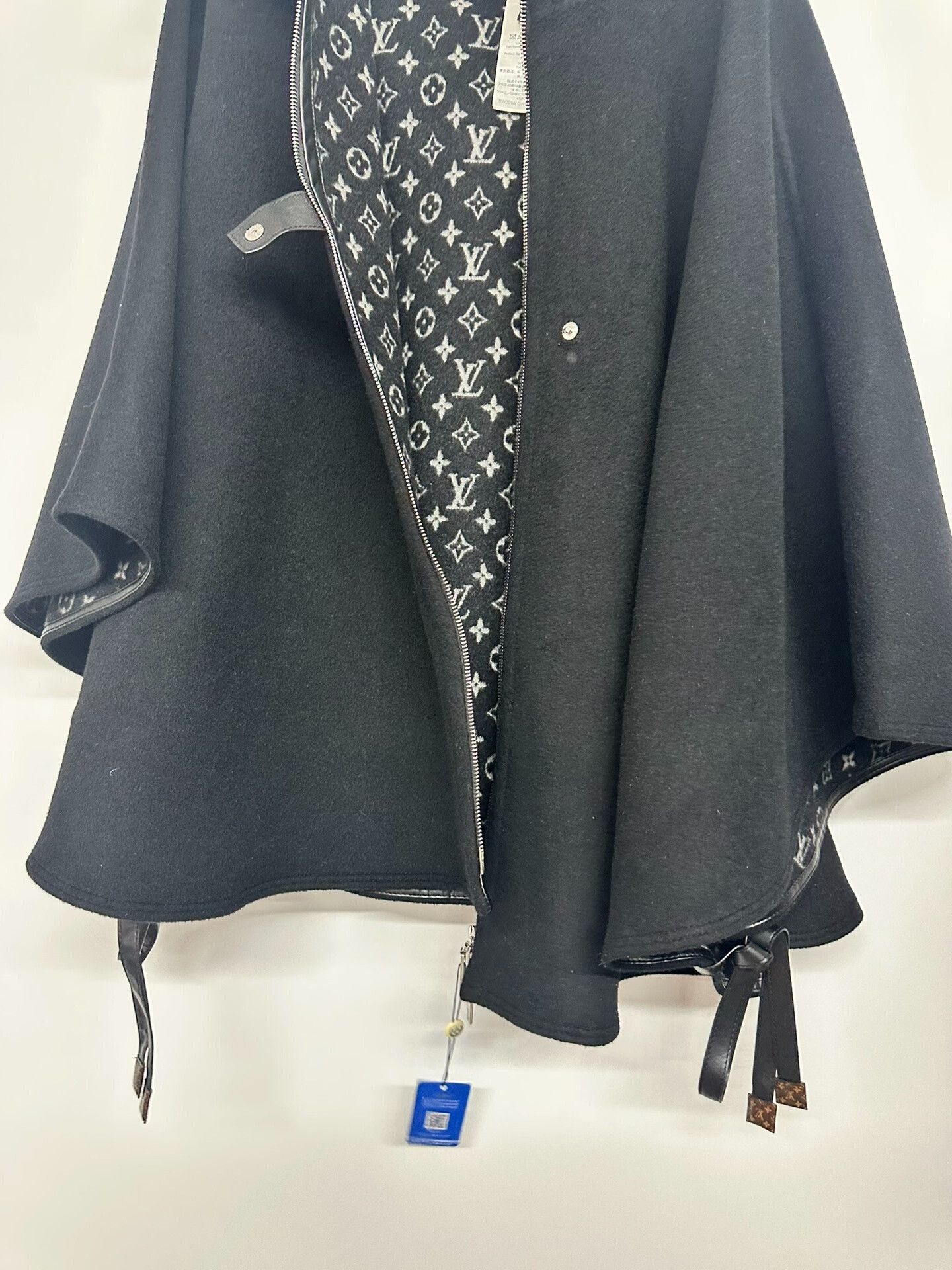 Louis Vuitton Louis Vuitton Monogram Cloak Coat Size S / US 4 / IT 40 - 6 Thumbnail