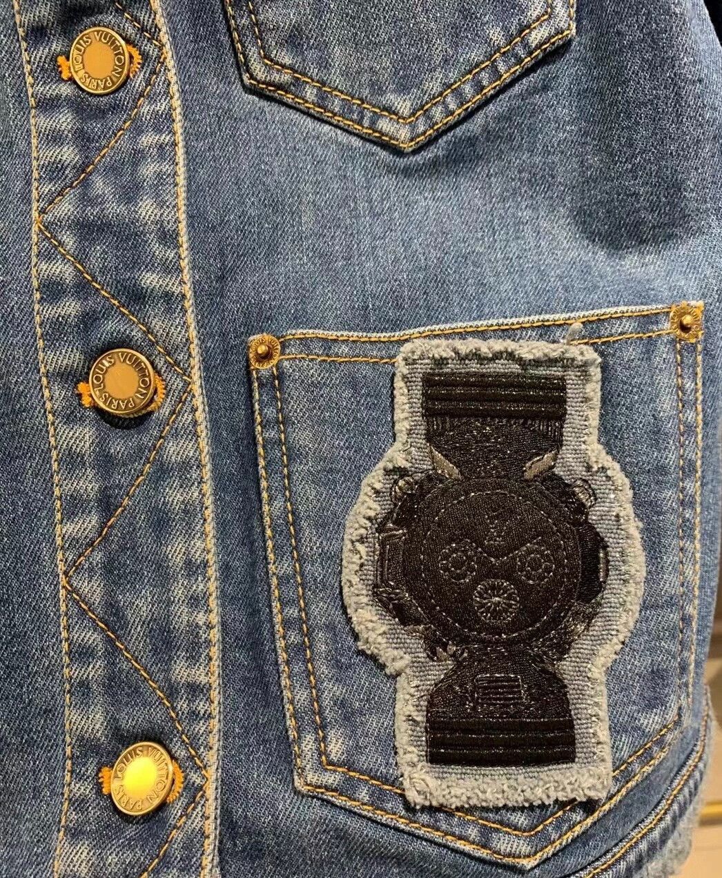 Louis Vuitton LV Patched Denim Jacket Size XS / US 0-2 / IT 36-38 - 4 Thumbnail