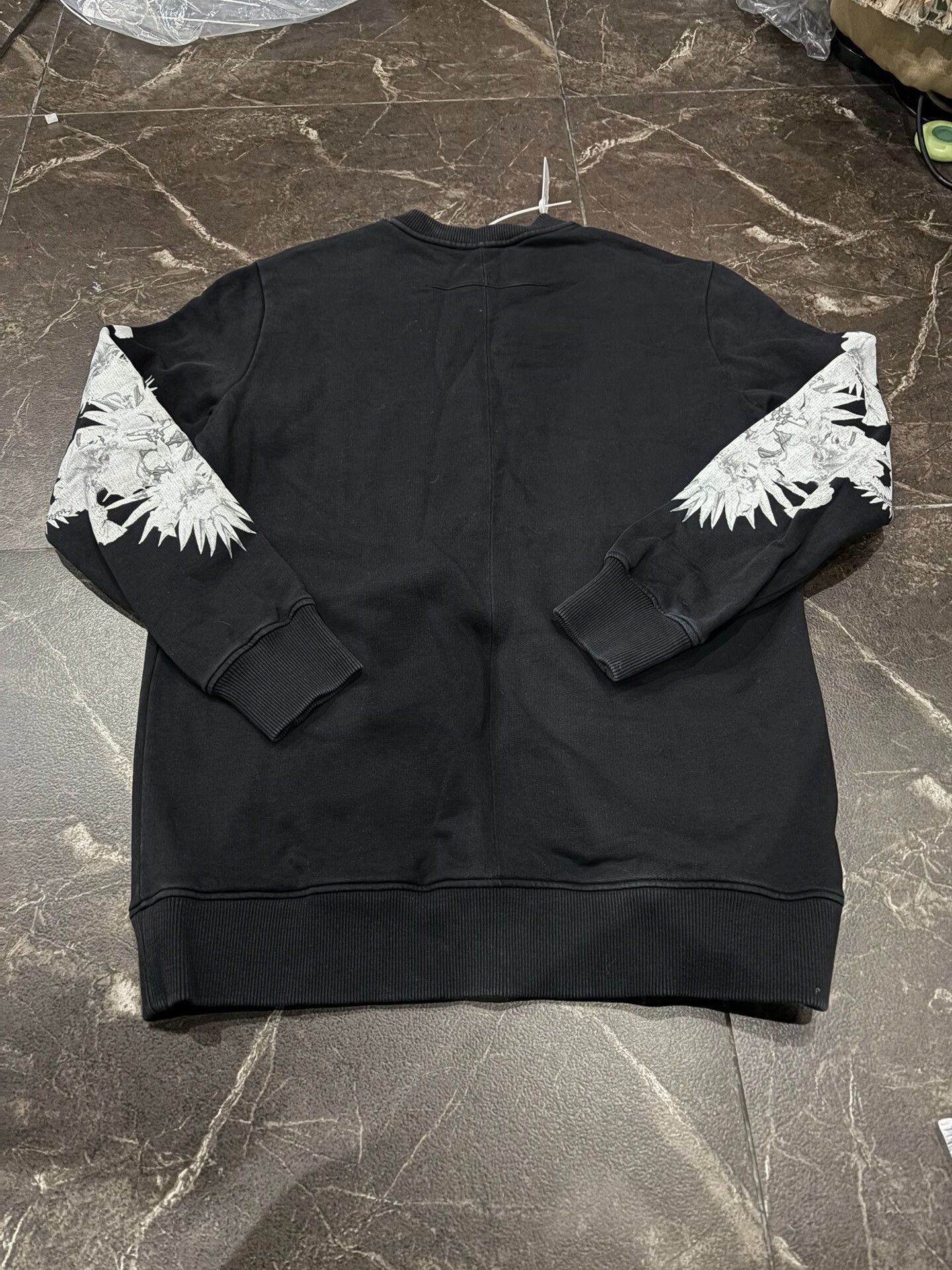 Givenchy Givenchy Shark Flag Crewneck Sweatshirt Size US XS / EU 42 / 0 - 7 Thumbnail