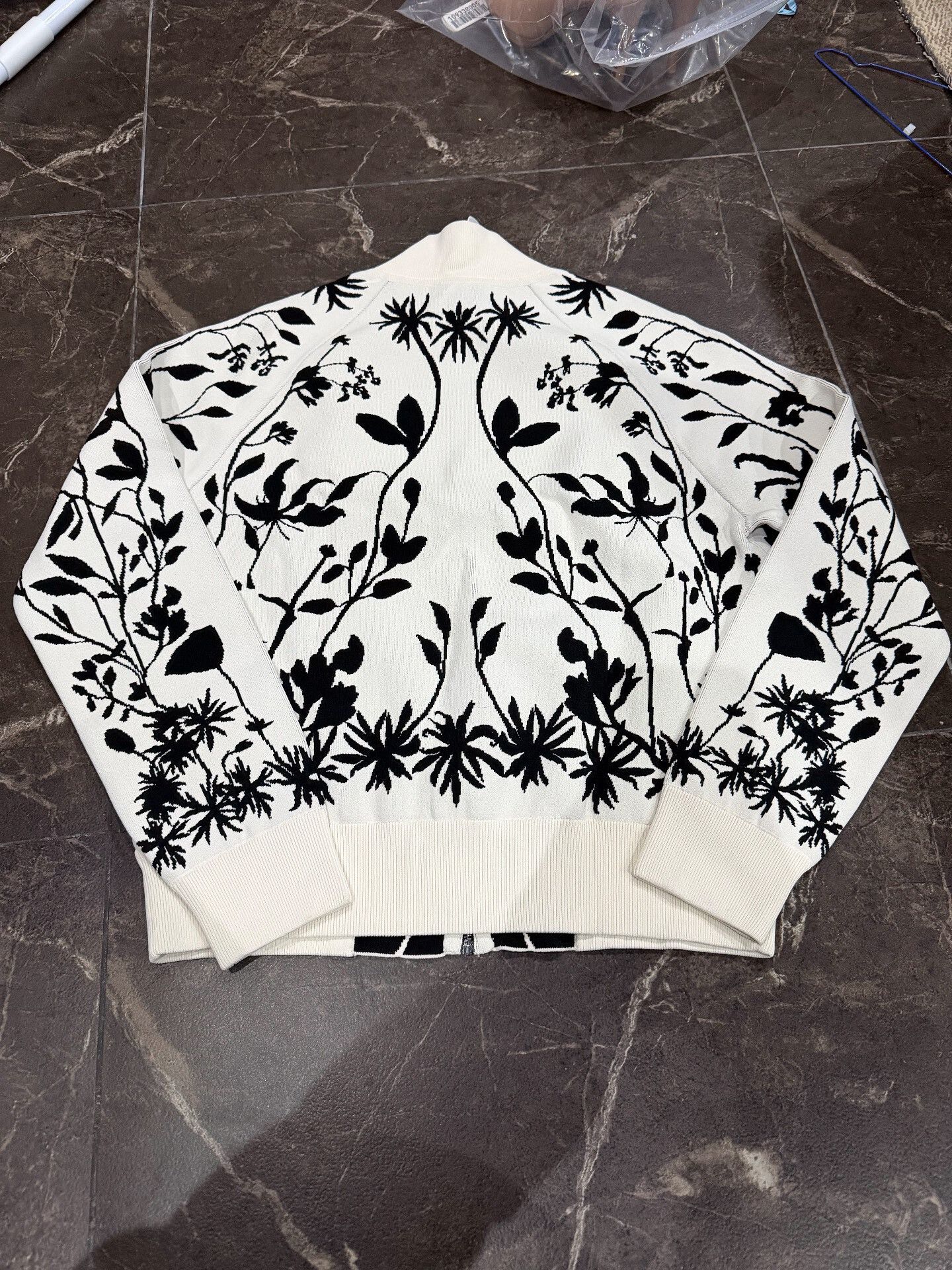 Alexander McQueen Alexander McQueen Slim Embroidered Set Size US M / EU 48-50 / 2 - 7 Thumbnail
