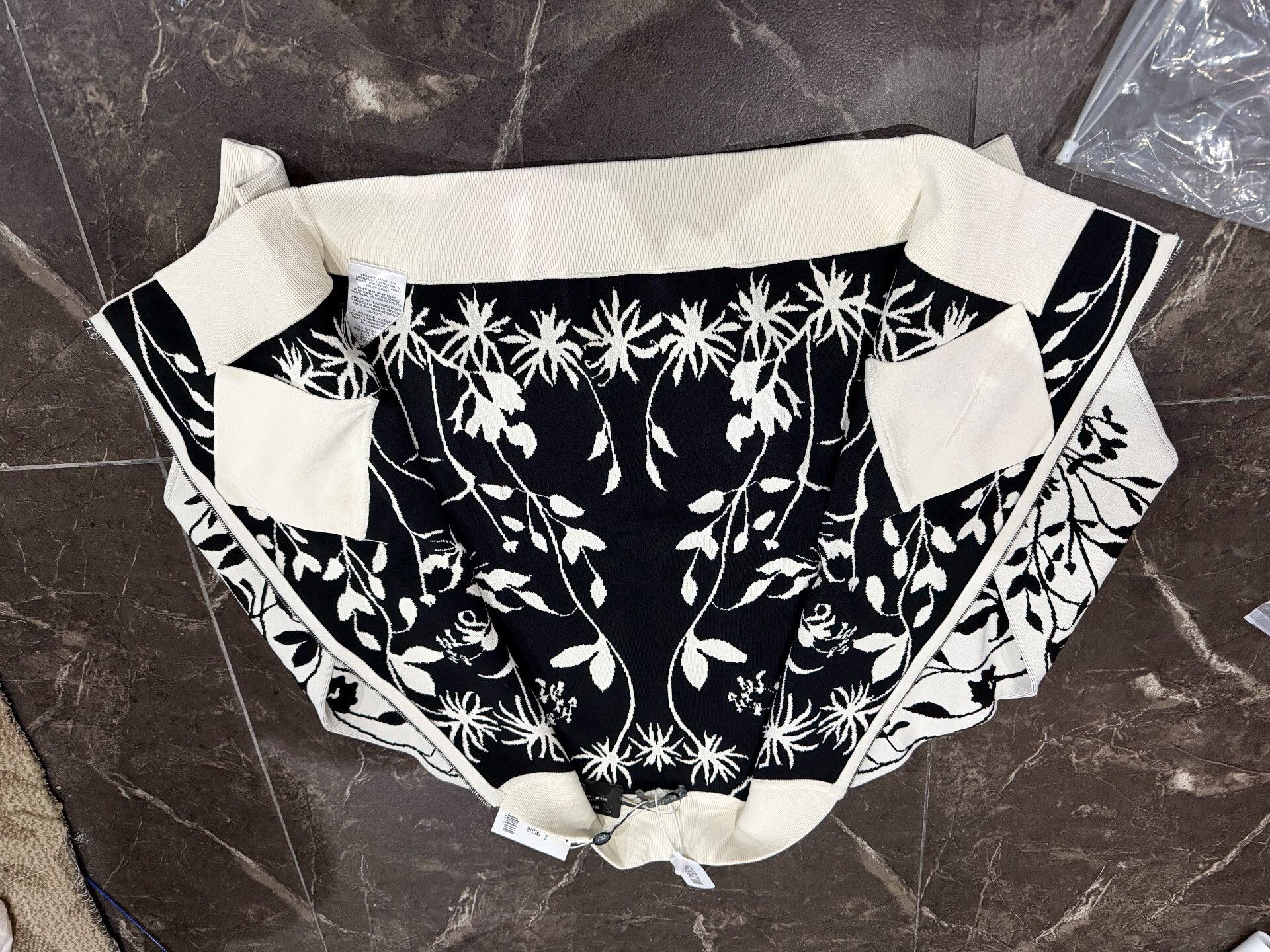 Alexander McQueen Alexander McQueen Slim Embroidered Set Size US M / EU 48-50 / 2 - 4 Thumbnail